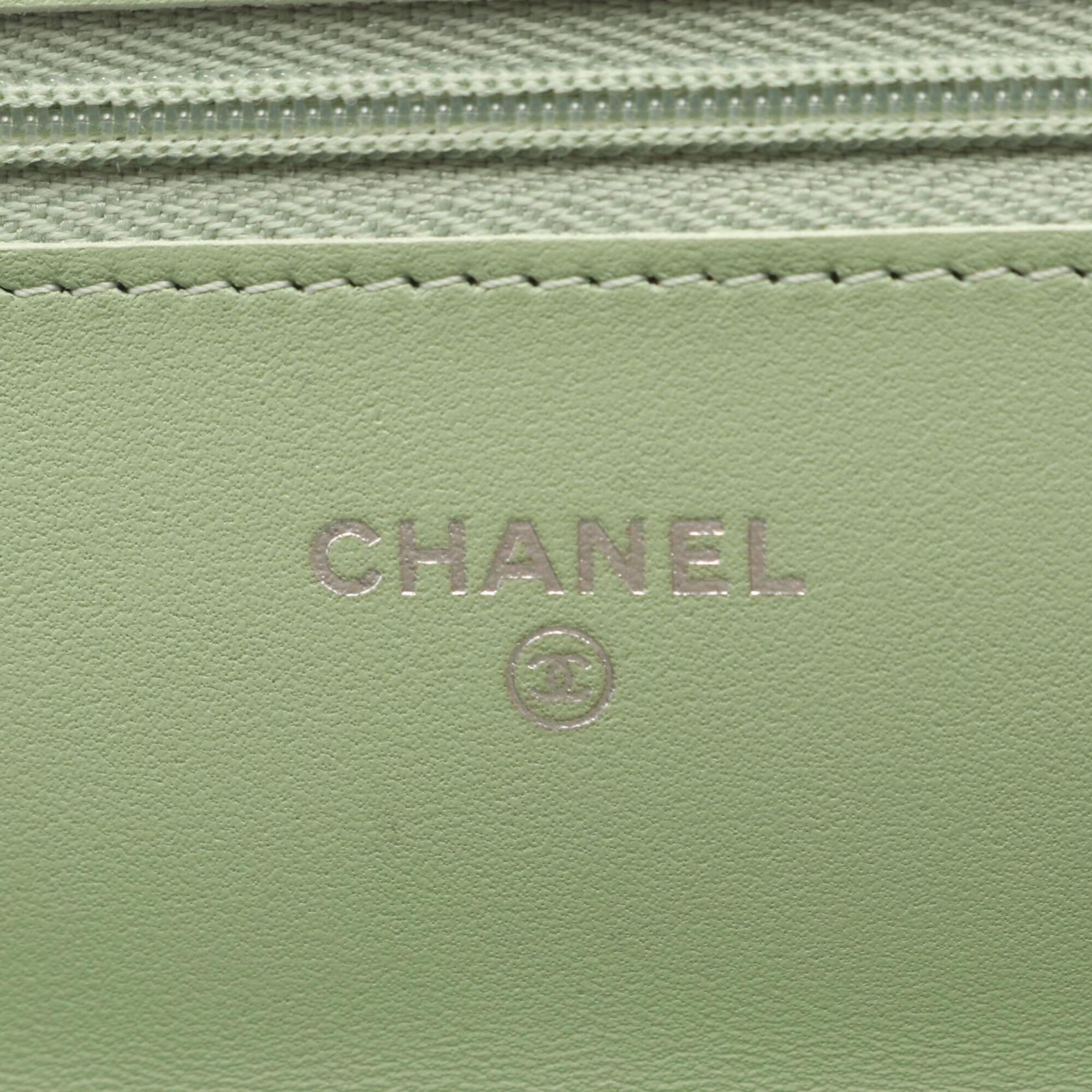 Chanel Matelasse Green Leather Handbag Shoulder Bag (Pre-Owned)