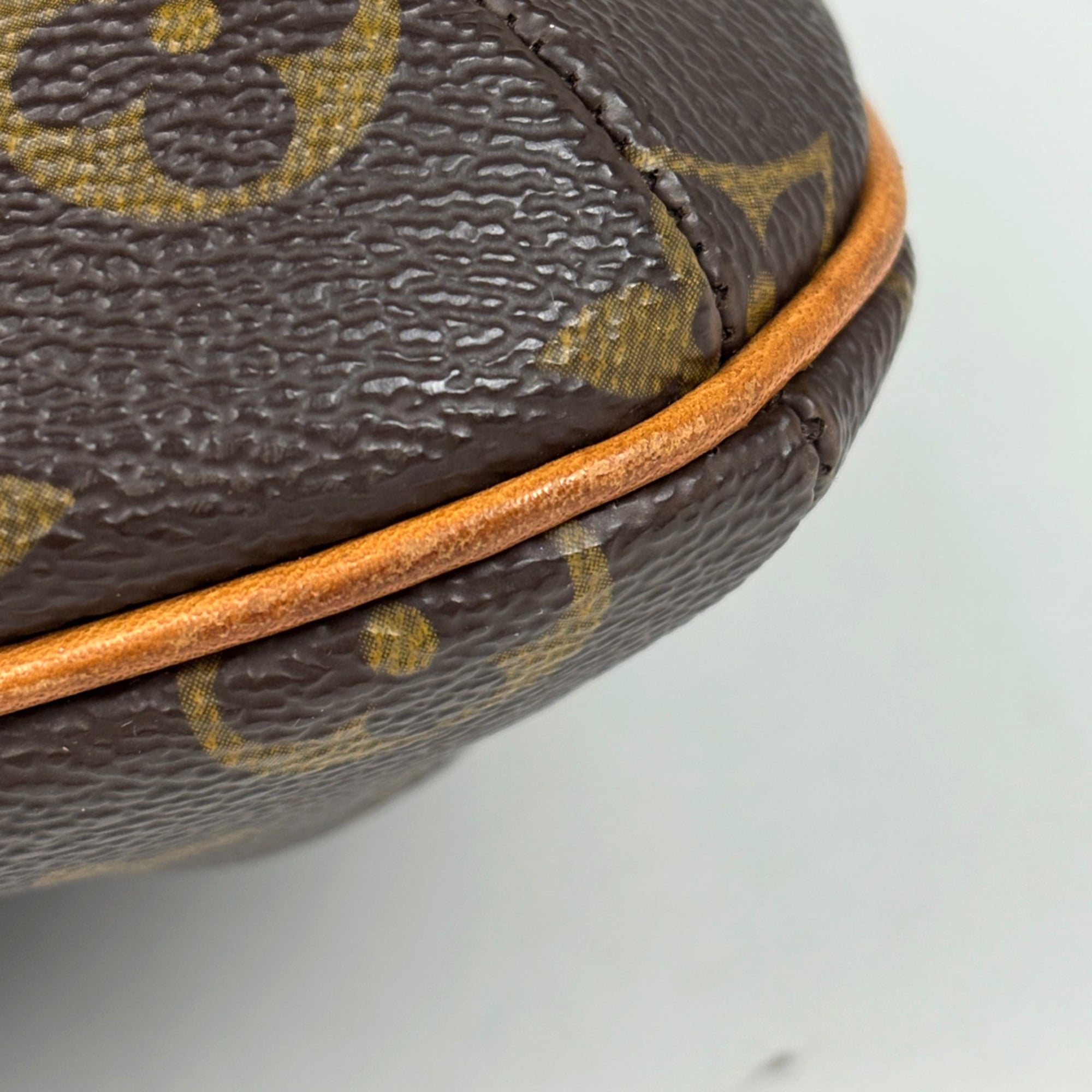 Louis Vuitton Brown Monogram Shoulder Bag (Pre-Owned)