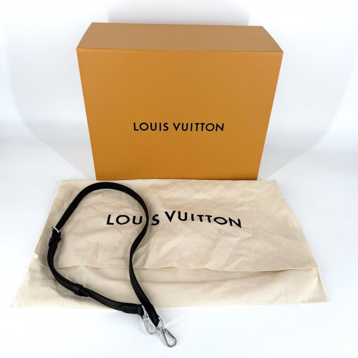 Louis Vuitton Noir Monogram Mahina Leather Handbag Shoulder Bag (Pre-Owned)