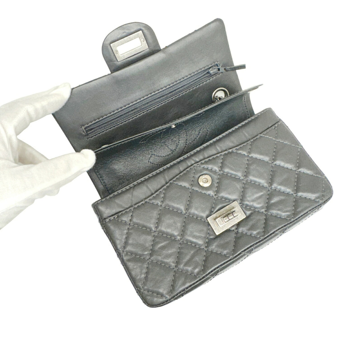 Chanel Dark Gray Leather Shoulder Bag (Pre-Owned)