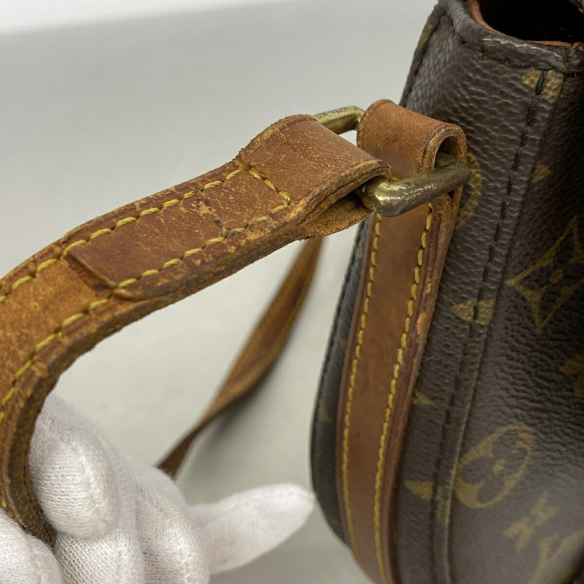Louis Vuitton Brown Shoulder Bag (Pre-Owned)