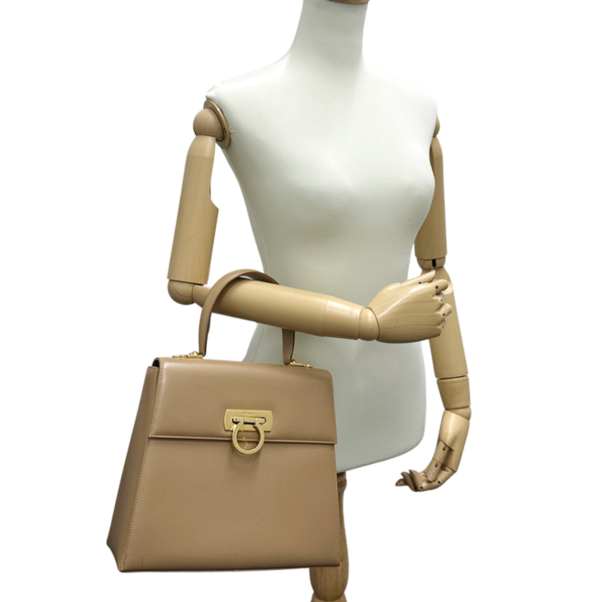 Salvatore Ferragamo Beige Leather Handbag (Pre-Owned)