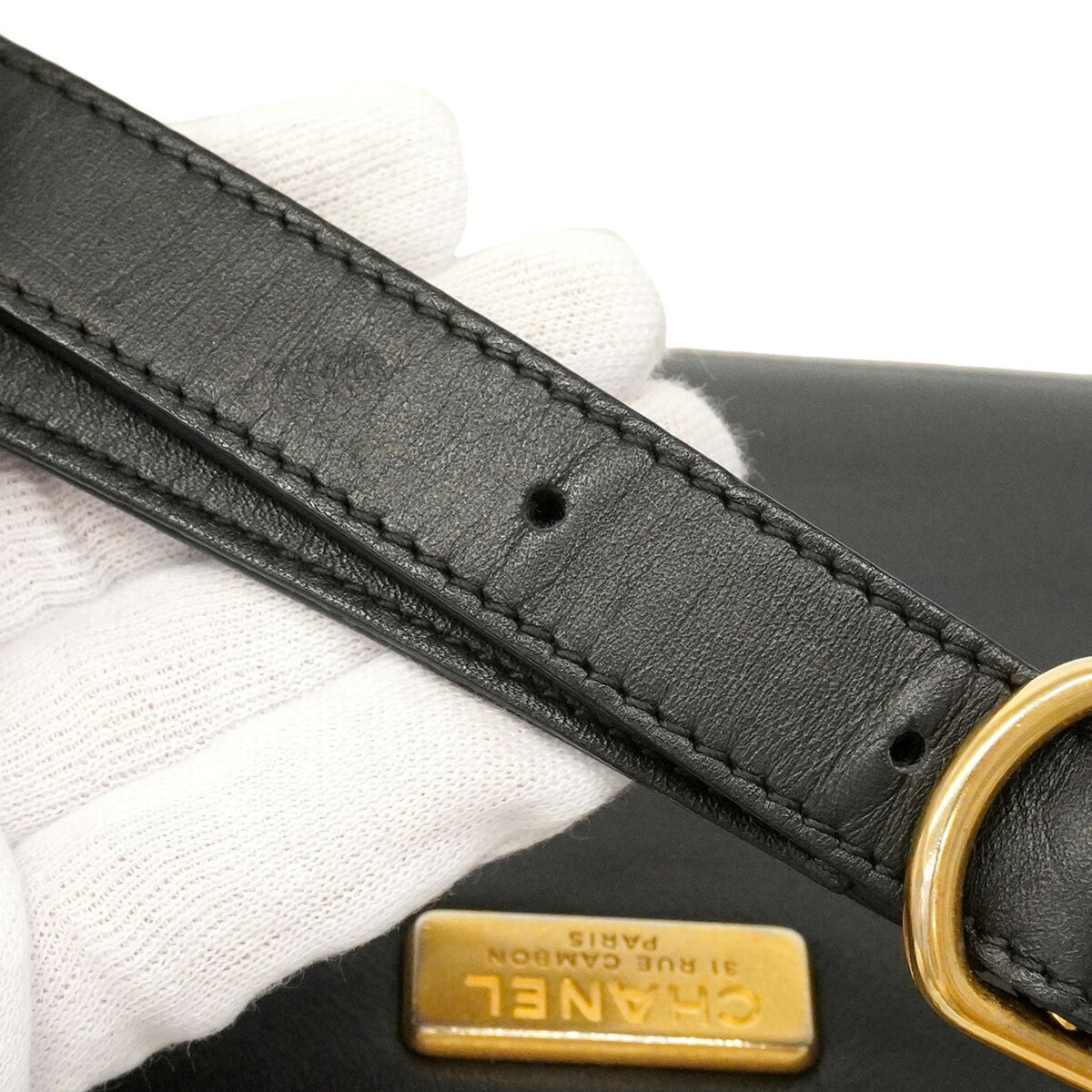 Chanel Black Leather Shoulder Bag (Pre-Owned)