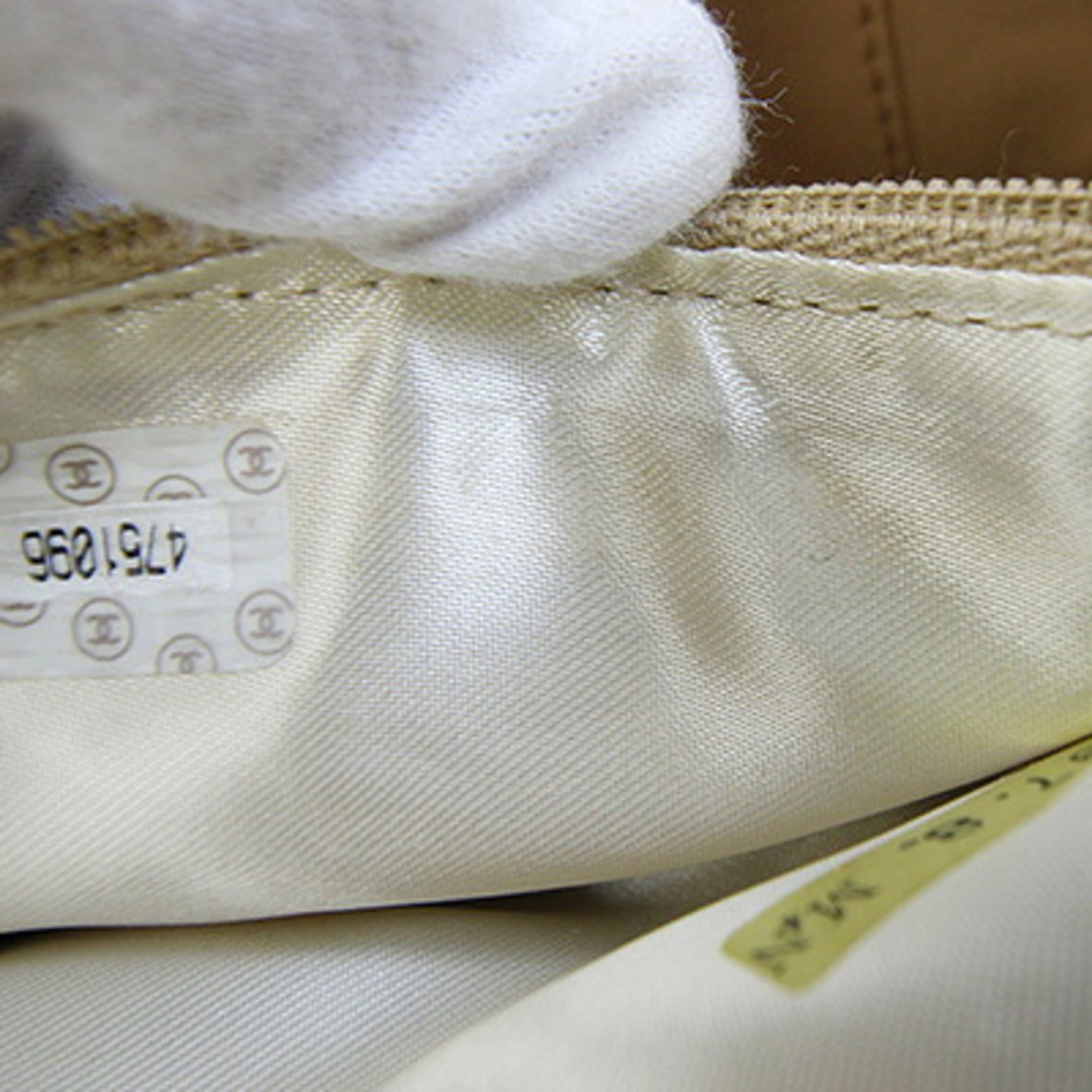 Chanel Beige Leather Handbag (Pre-Owned)