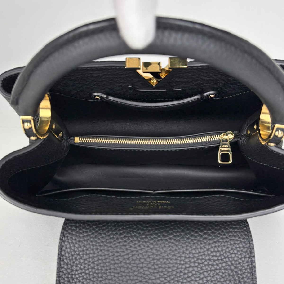 Louis Vuitton Black Noir Leather Handbag Shoulder Bag (Pre-Owned)