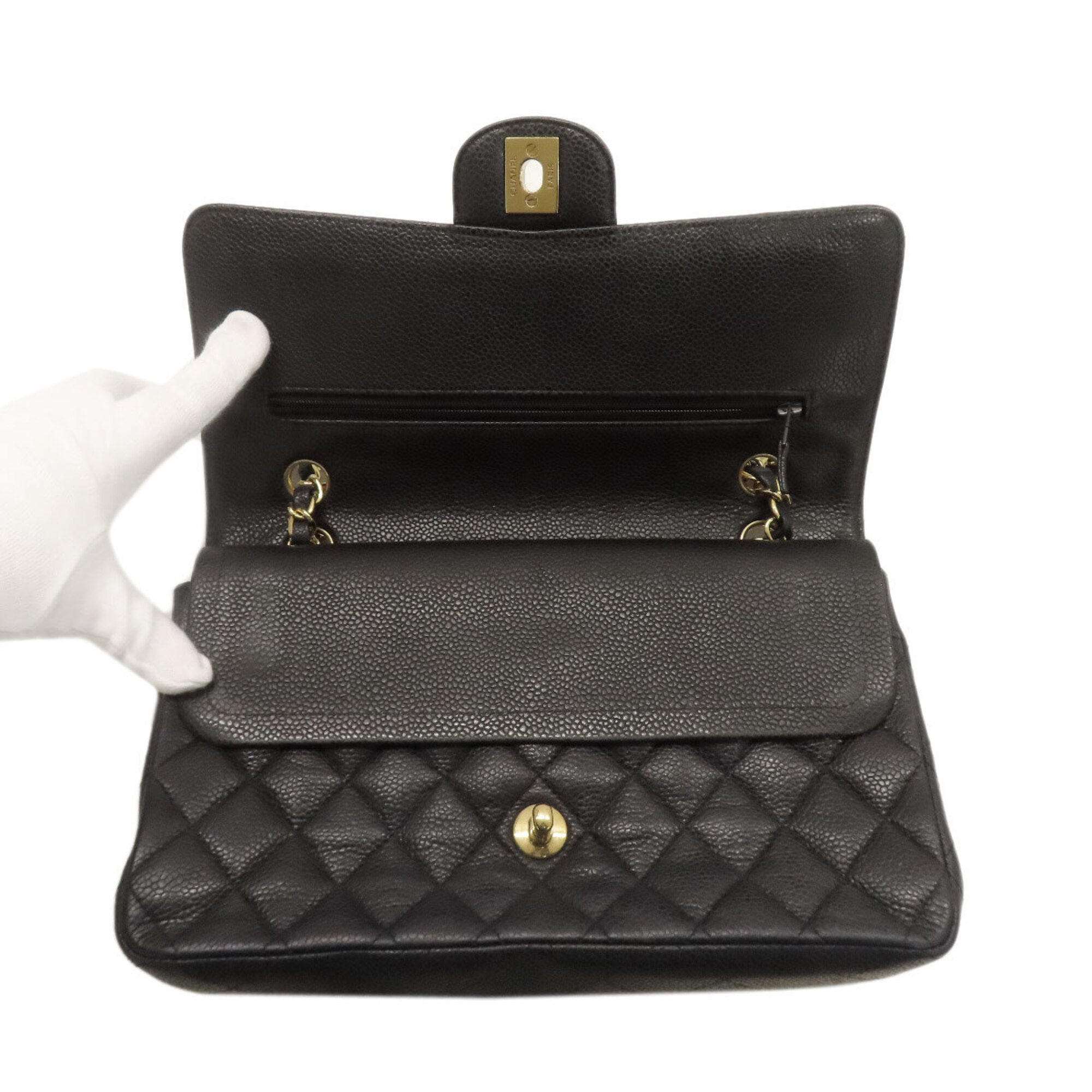 Chanel Black Leather Shoulder Bag (Pre-Owned)