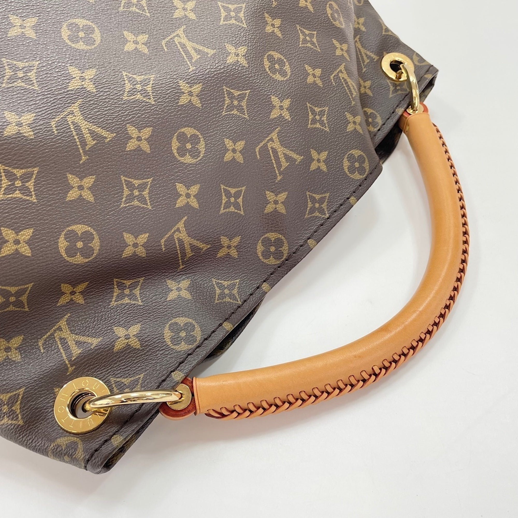 Louis Vuitton Brown Shoulder Bag (Pre-Owned)