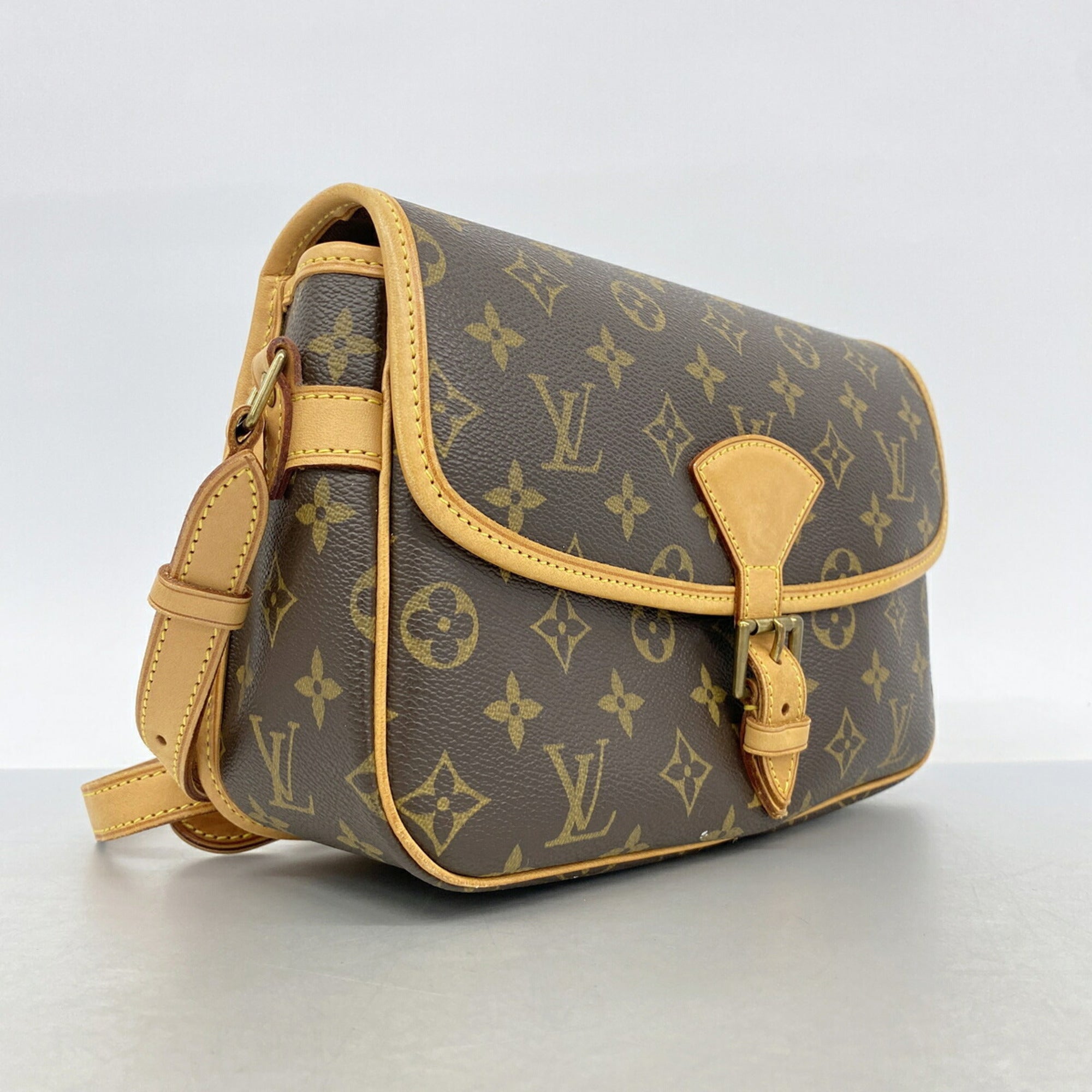 Louis Vuitton Brown Shoulder Bag (Pre-Owned)