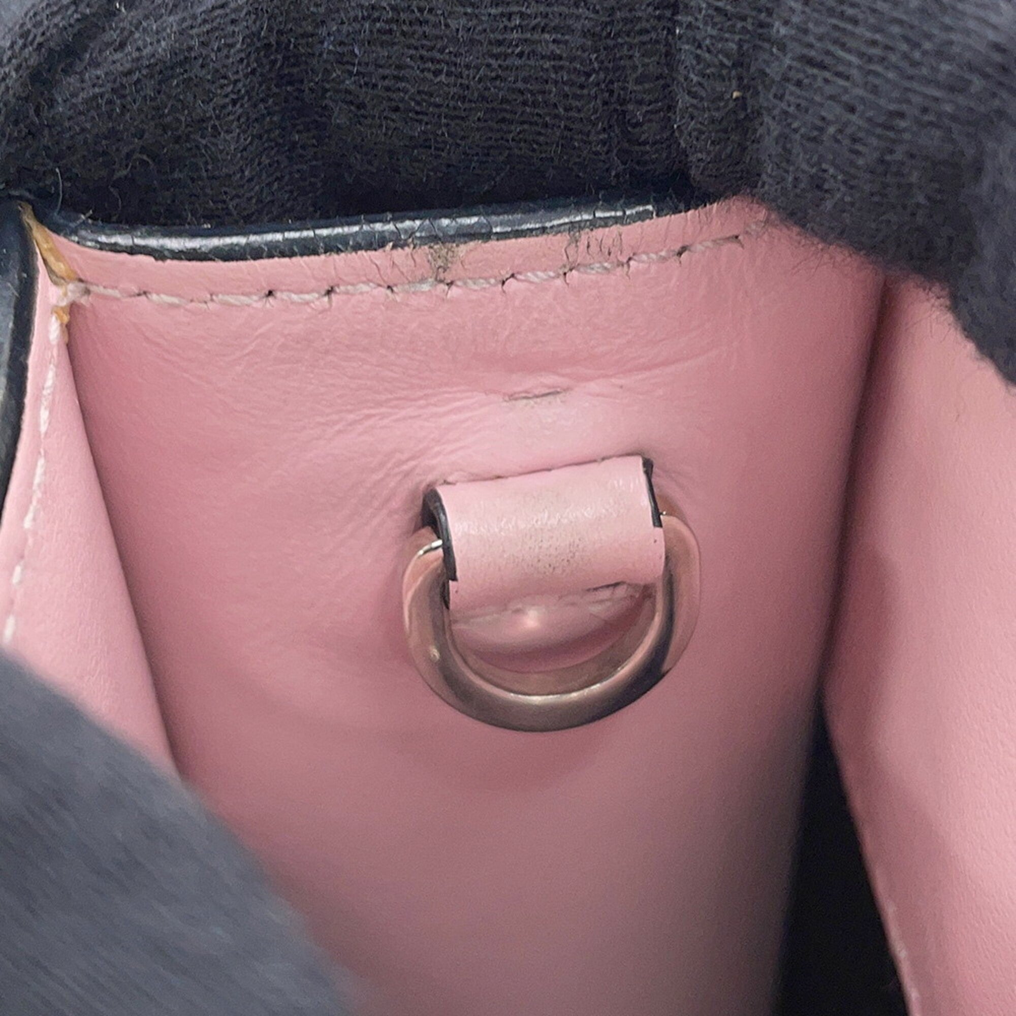 Prada Pink Leather Handbag (Pre-Owned)
