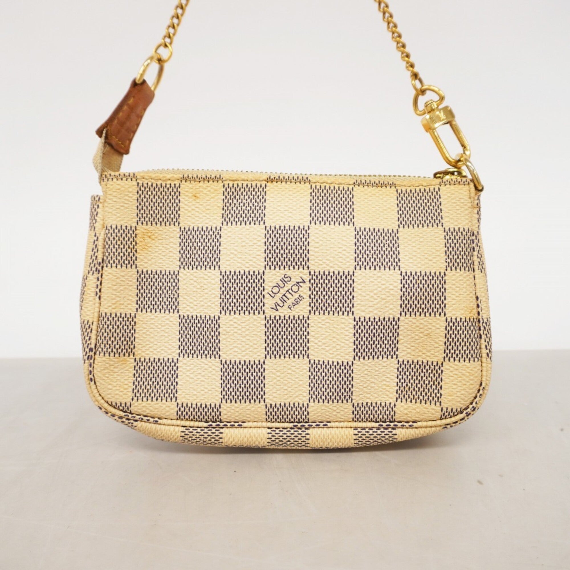 Louis Vuitton White Pouch (Pre-Owned)
