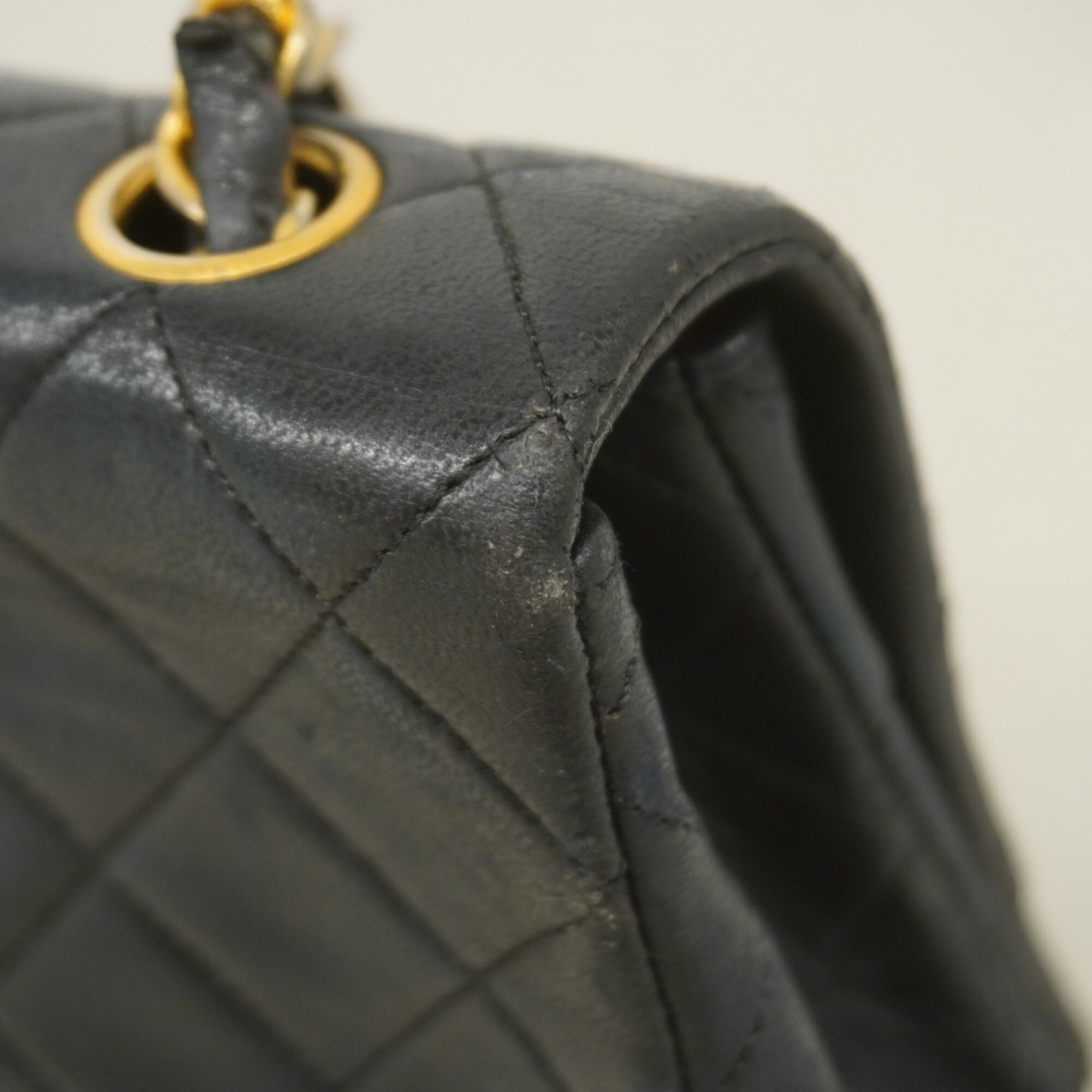 Chanel Black Leather Shoulder Bag (Pre-Owned)
