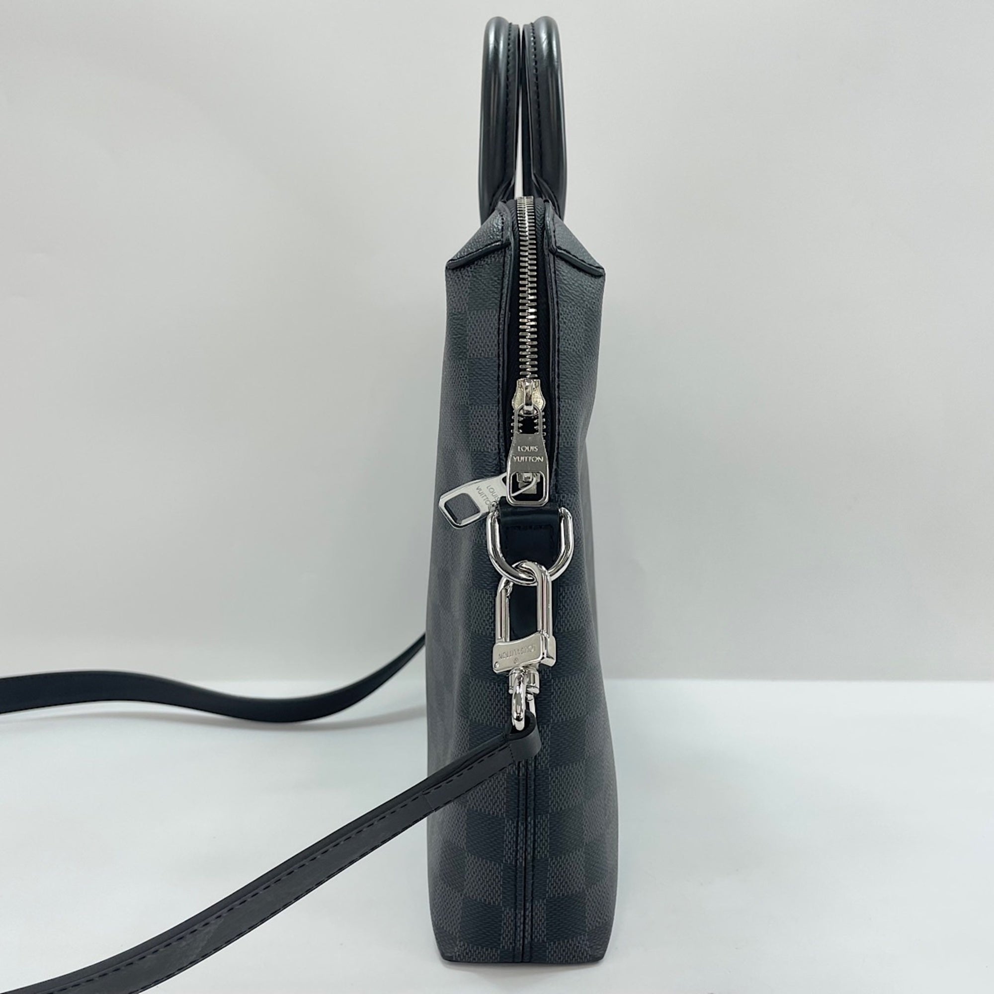 Louis Vuitton Black Handbag (Pre-Owned)