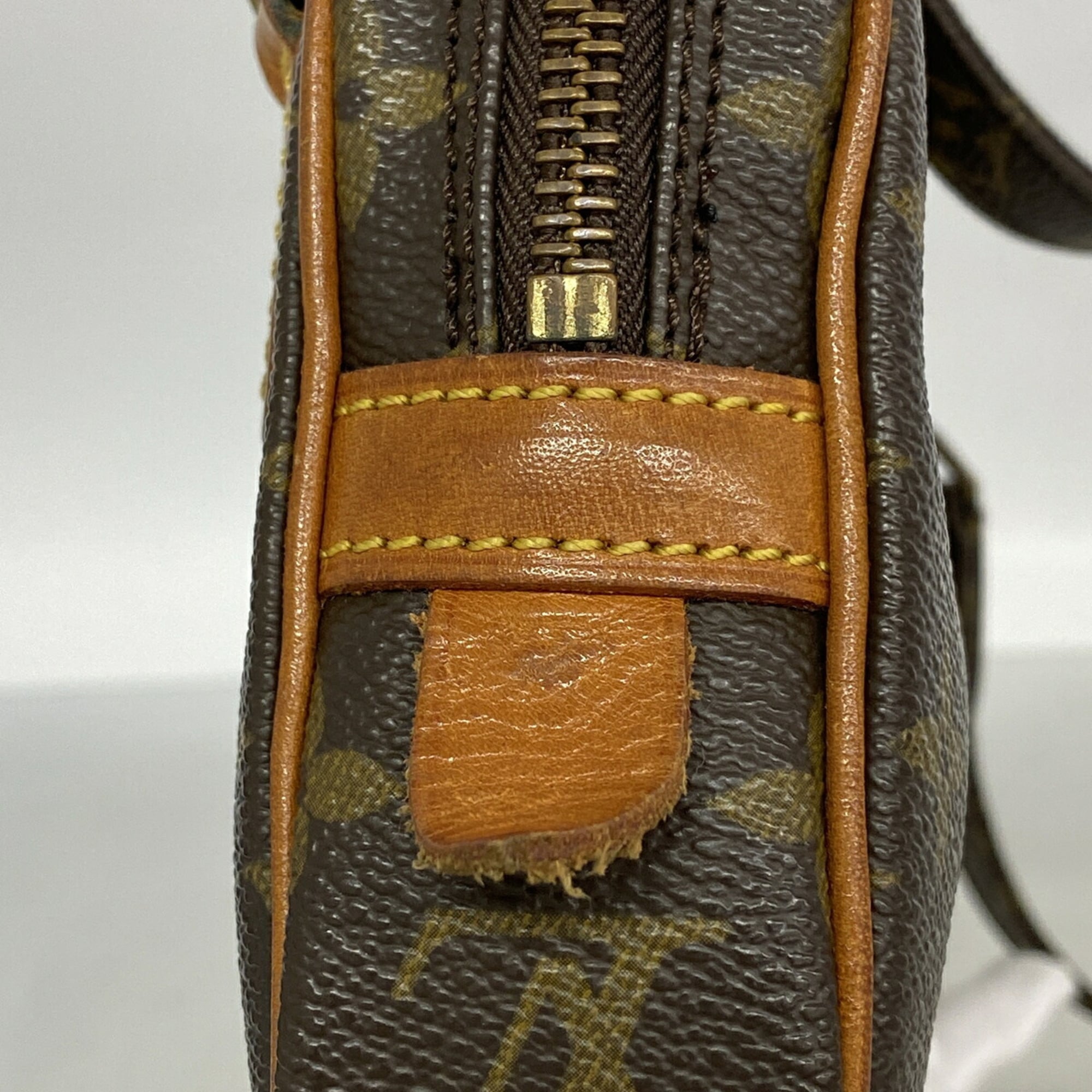 Louis Vuitton Brown Shoulder Bag (Pre-Owned)