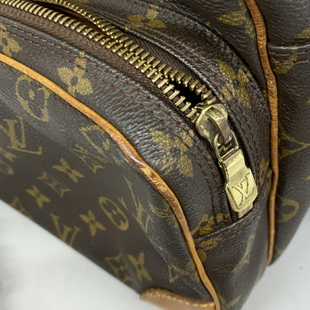 Louis Vuitton Brown Shoulder Bag (Pre-Owned)