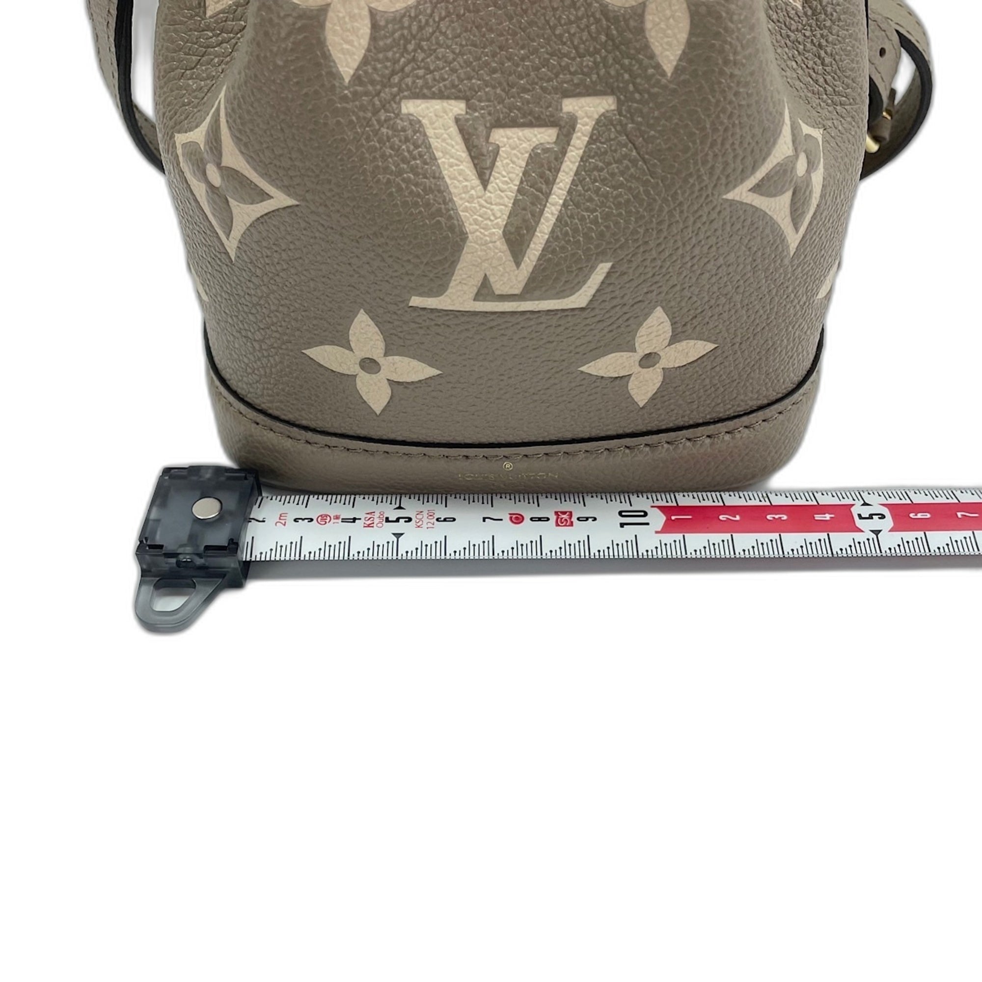 Louis Vuitton Beige Shoulder Bag (Pre-Owned)