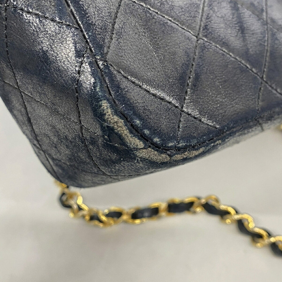 Chanel Black Leather Shoulder Bag (Pre-Owned)