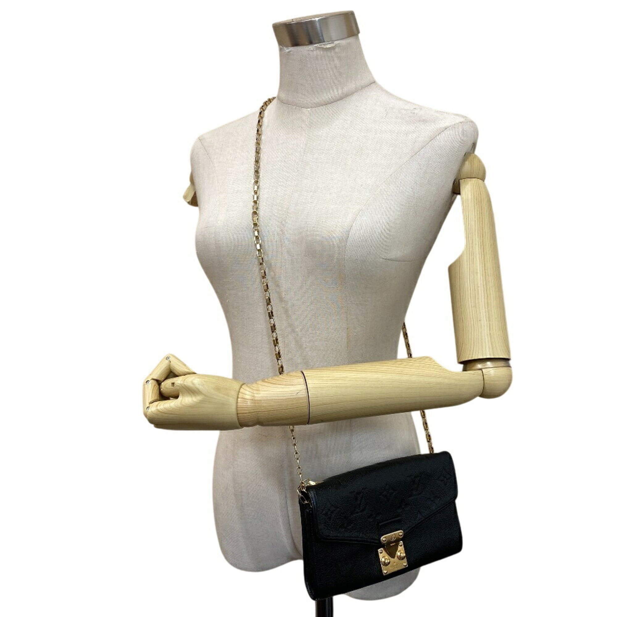 Louis Vuitton Black Leather Pochette (Pre-Owned)