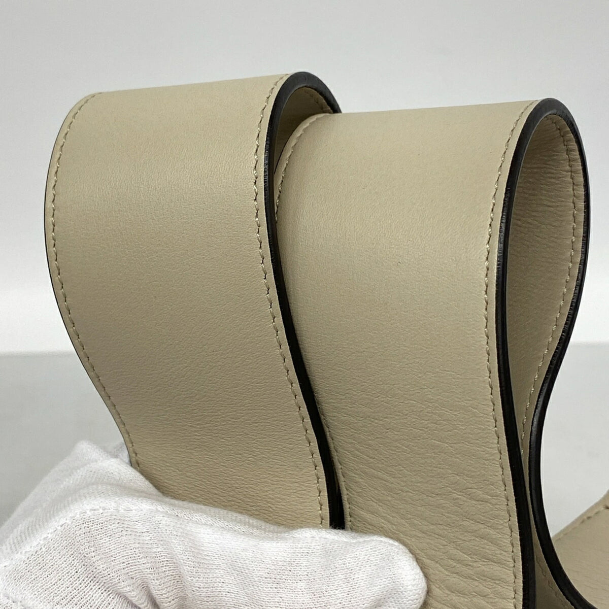 Celine Ivory Leather Shoulder Bag (Pre-Owned)