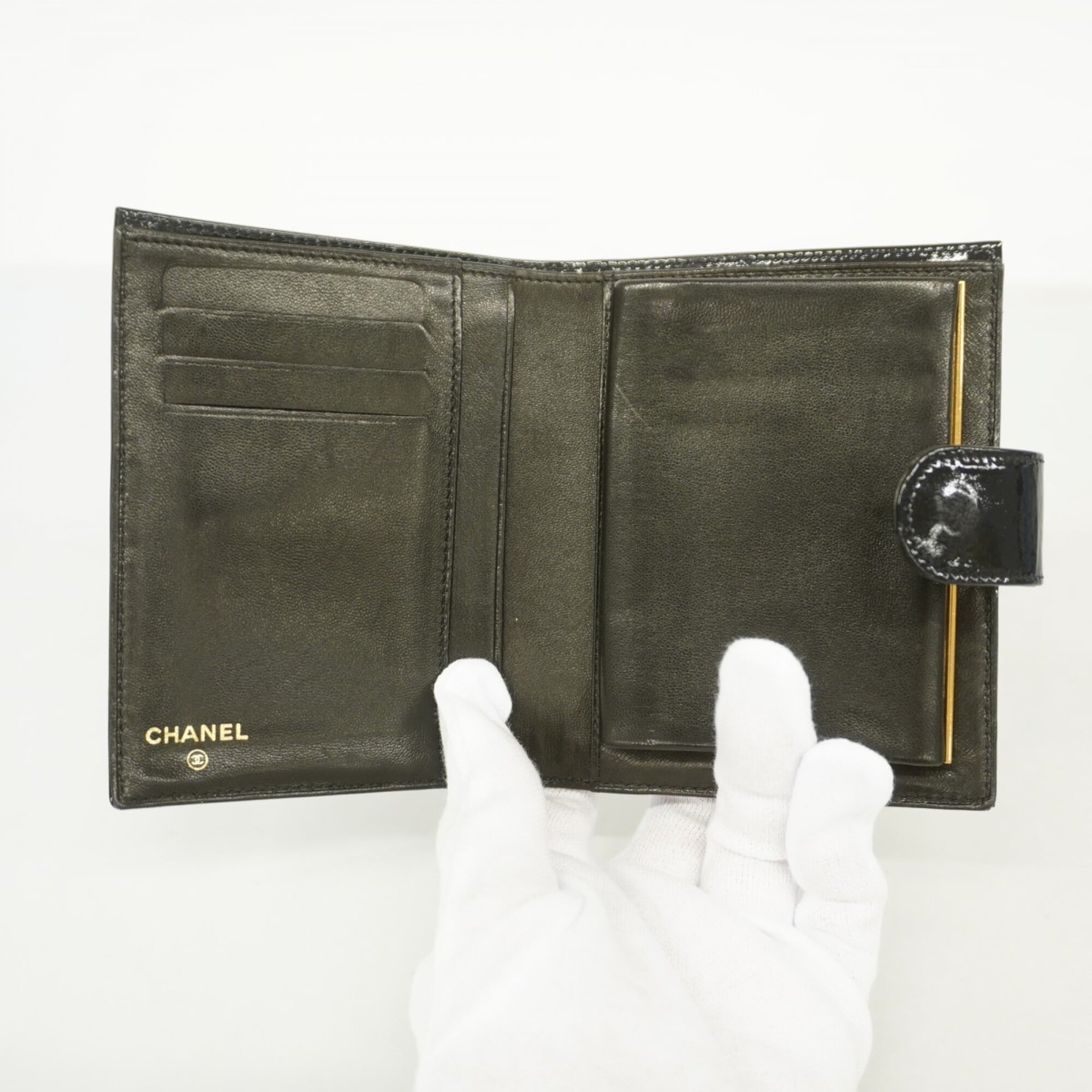 Chanel Black Patent Leather Wallet (Bi-Fold) (Pre-Owned)