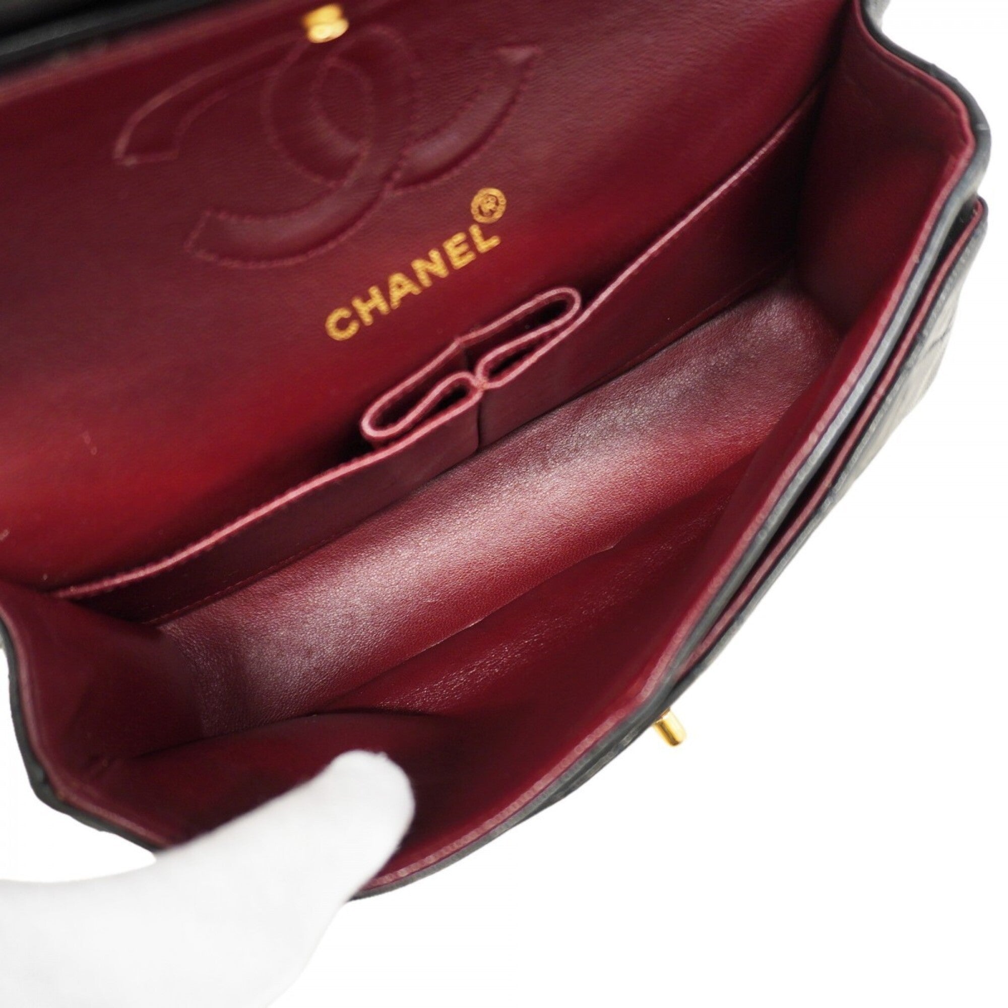 Chanel Black Leather Shoulder Bag (Pre-Owned)