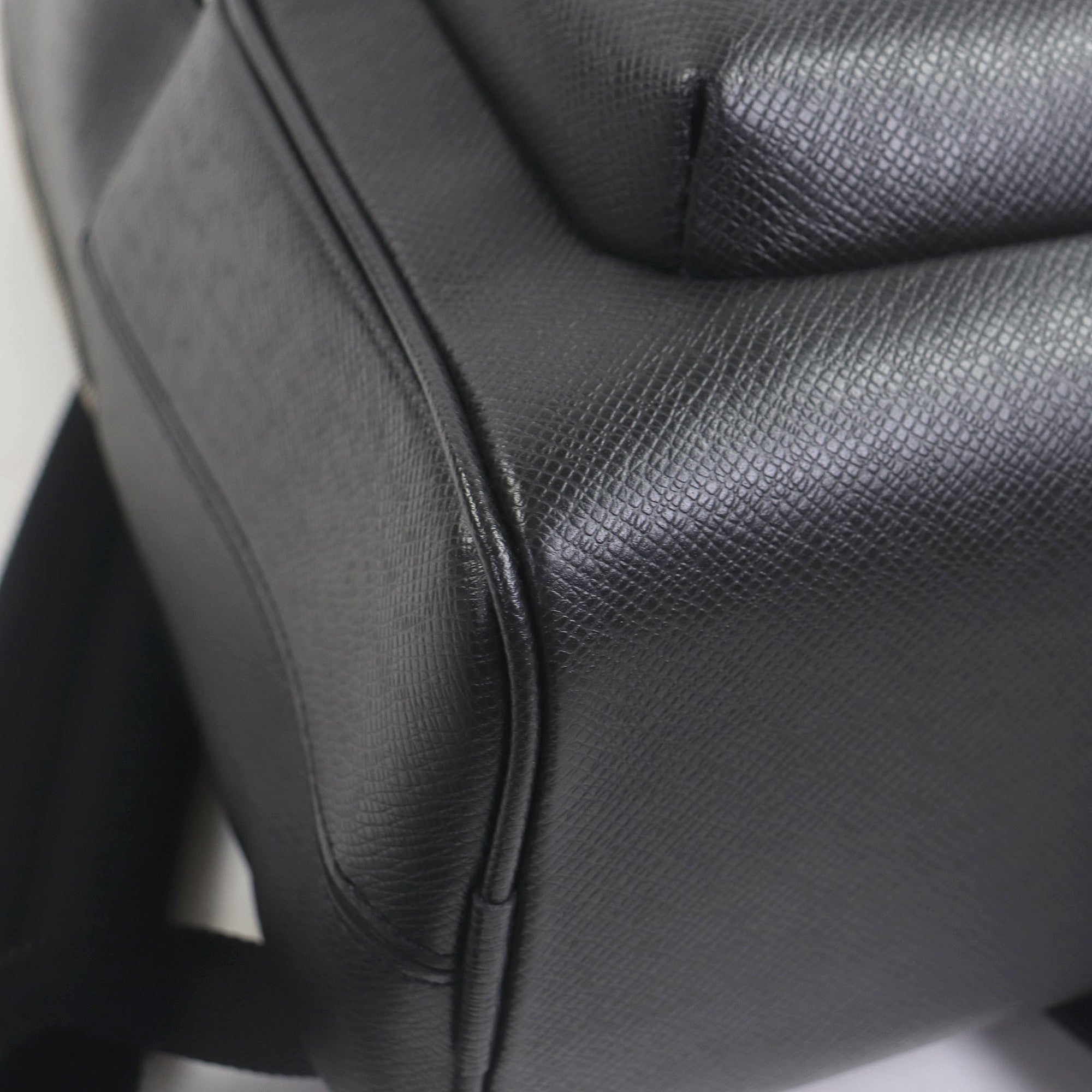 Louis Vuitton Taiga Noir Taiga Leather Backpack (Pre-Owned)