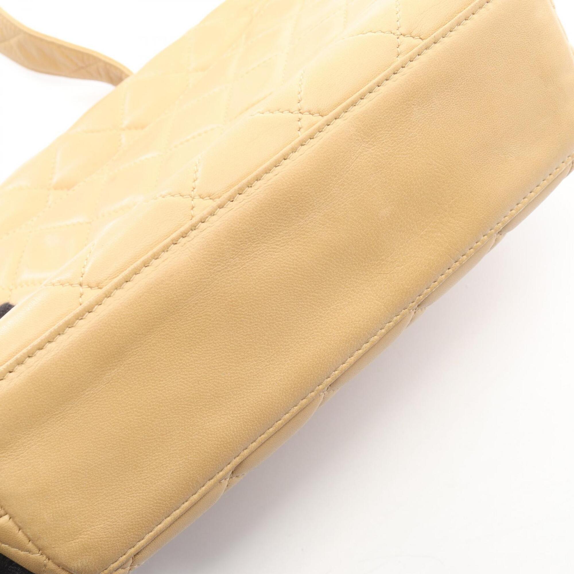 Chanel Beige Leather Handbag Shoulder Bag (Pre-Owned)