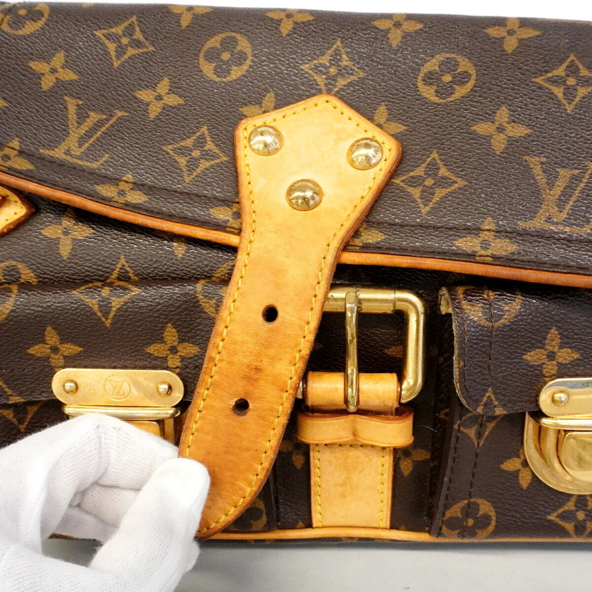 Louis Vuitton Brown Shoulder Bag (Pre-Owned)