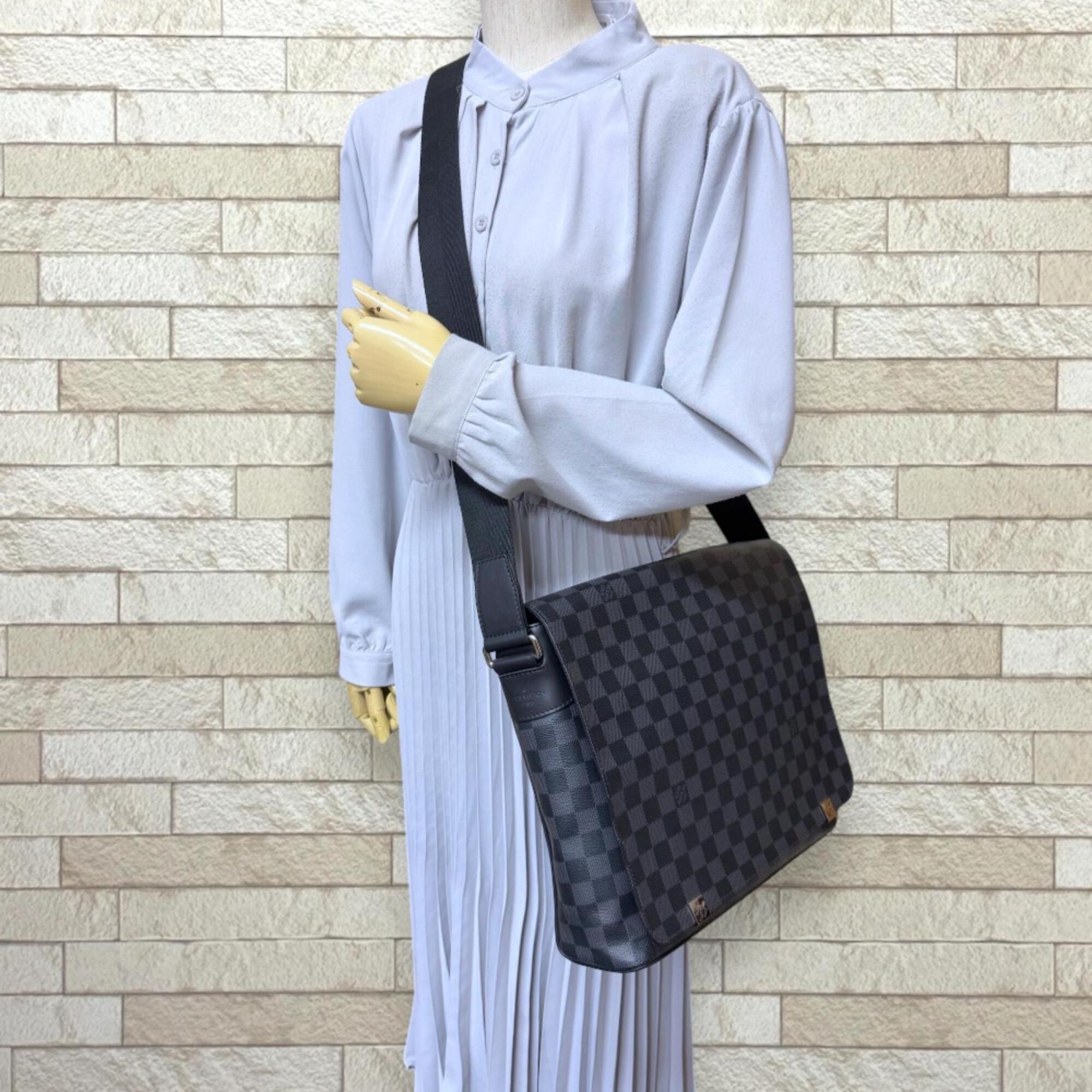 Louis Vuitton Damier Graphite Black Gray Damier Graphite Shoulder Bag (Pre-Owned)