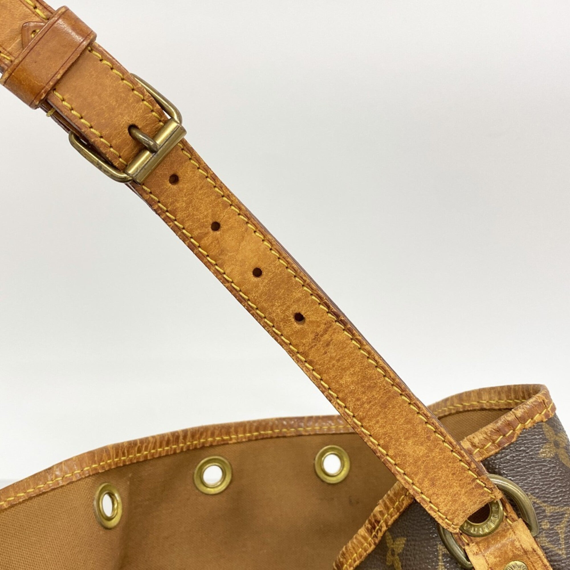 Louis Vuitton Brown Shoulder Bag (Pre-Owned)