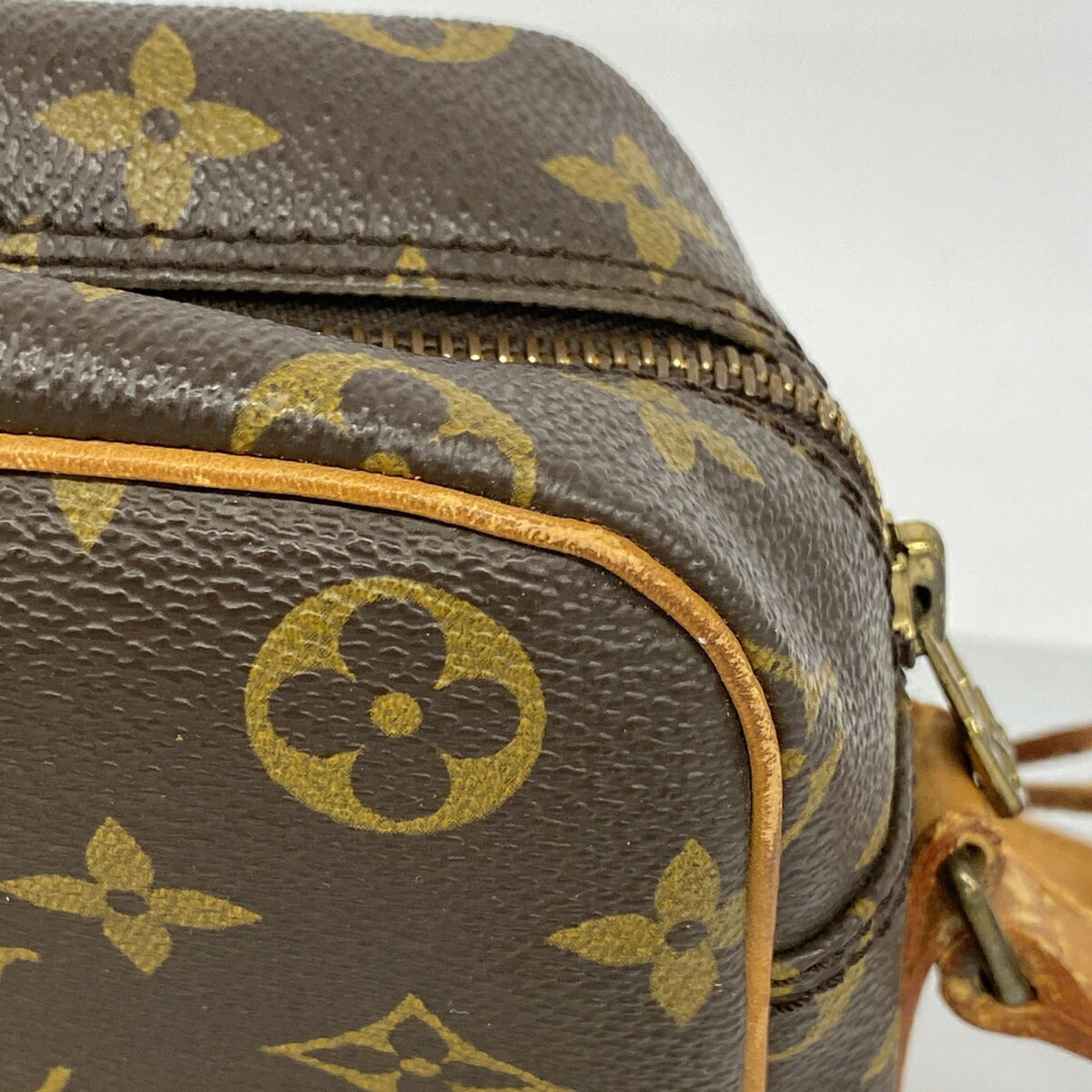 Louis Vuitton Brown Shoulder Bag (Pre-Owned)