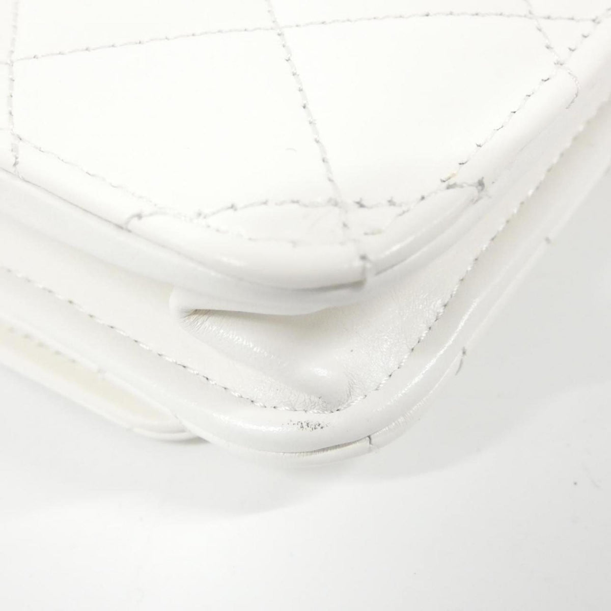 Chanel White Leather Chain/Shoulder Wallet (Pre-Owned)