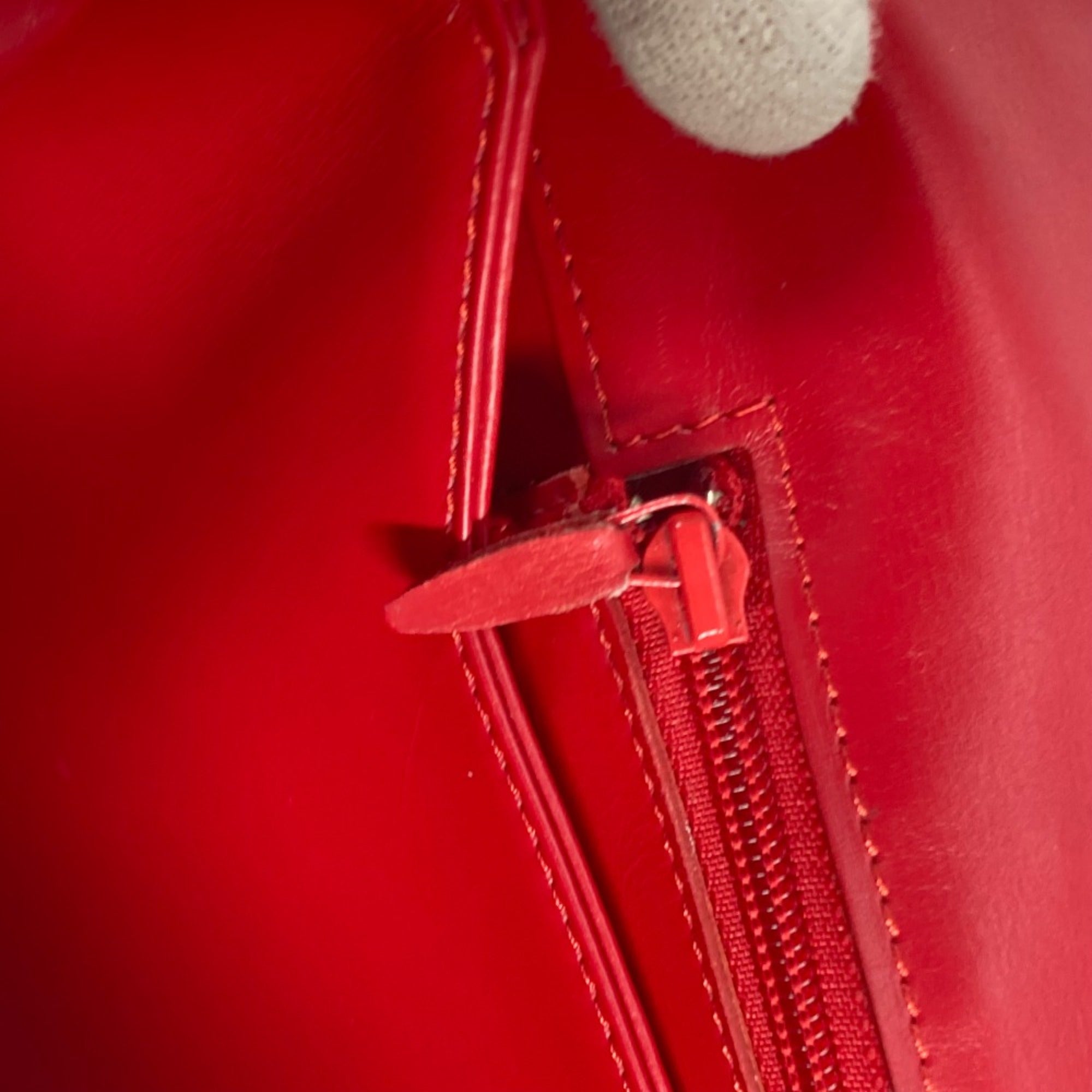 Louis Vuitton Red Leather Shoulder Bag (Pre-Owned)