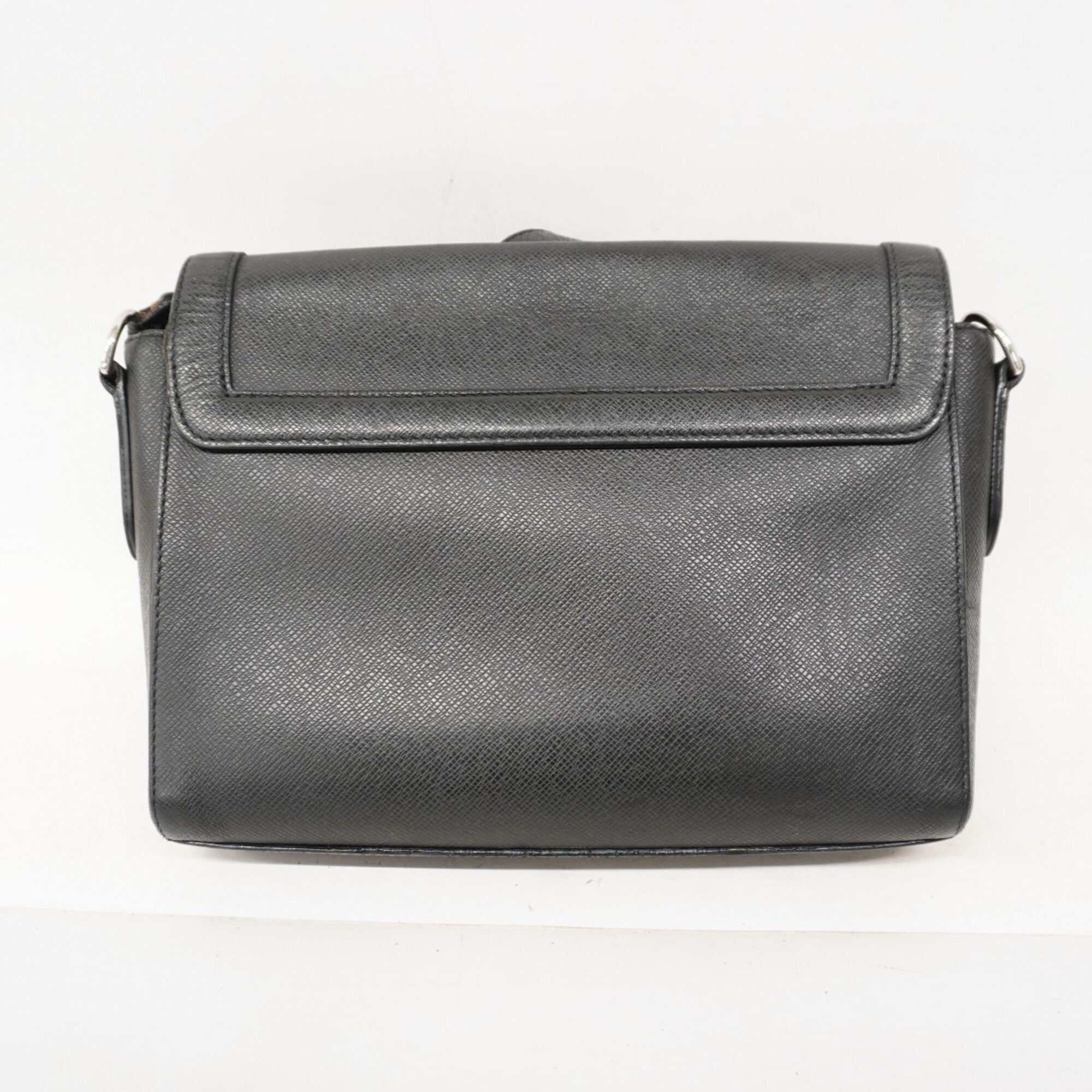 Louis Vuitton Noir Shoulder Bag (Pre-Owned)