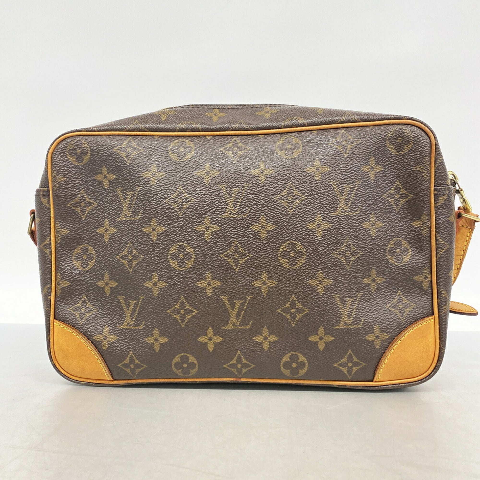 Louis Vuitton Brown Shoulder Bag (Pre-Owned)