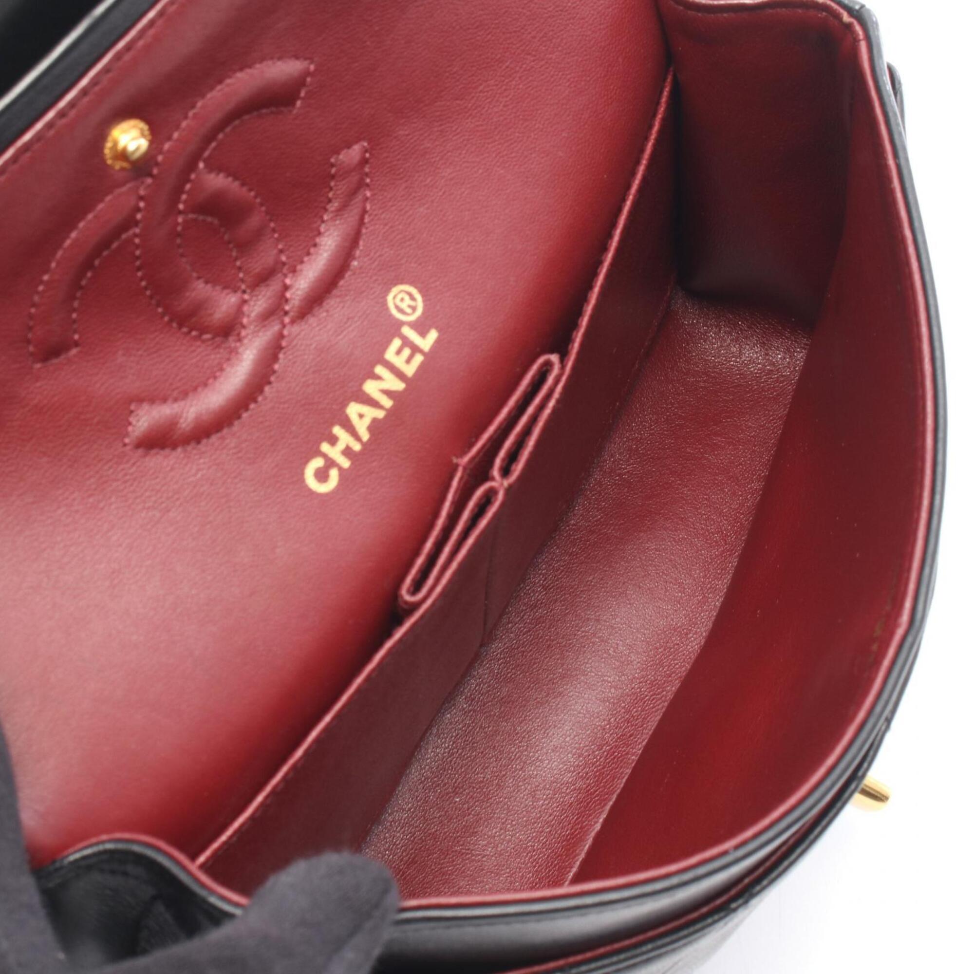 Chanel Black Leather Handbag Shoulder Bag (Pre-Owned)