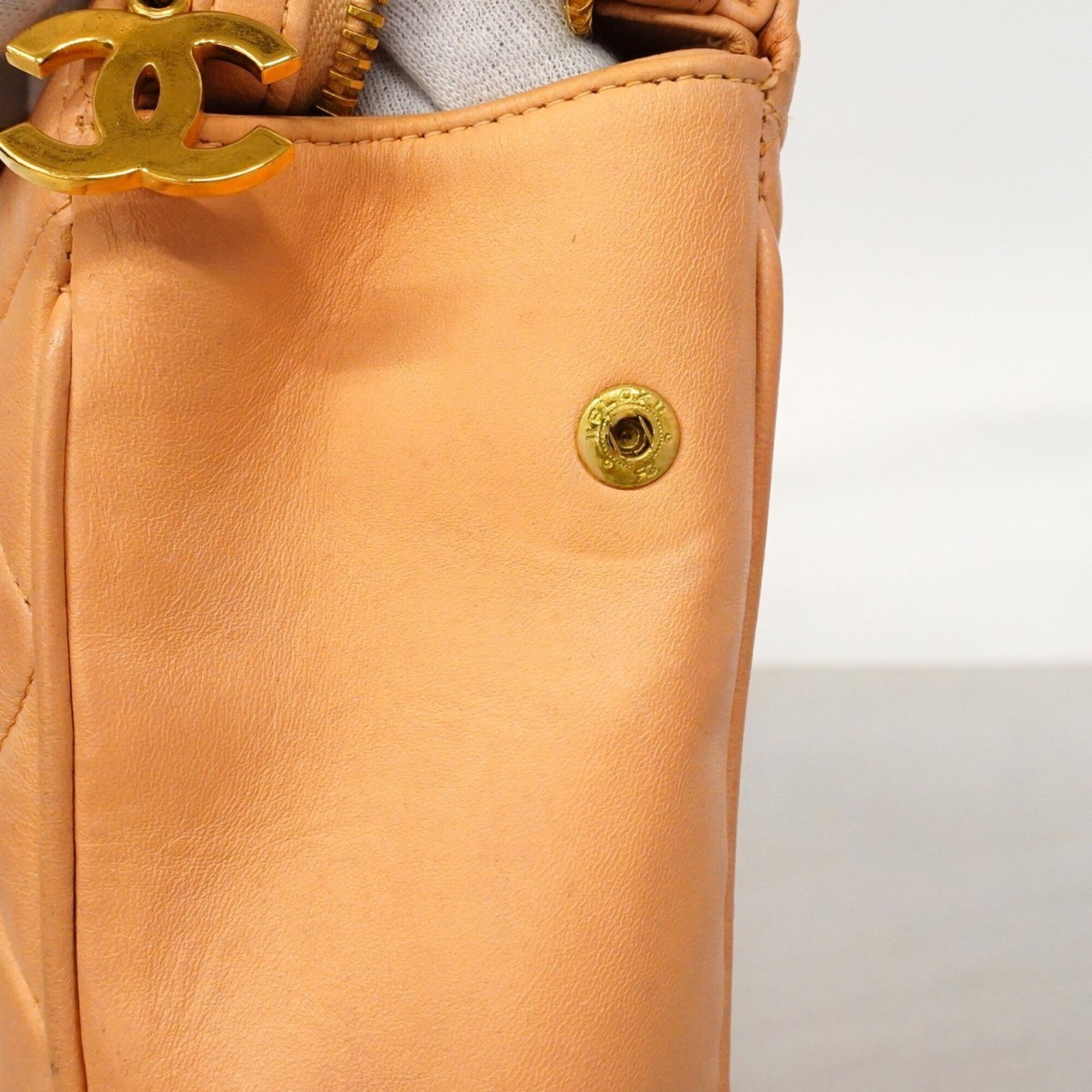 Chanel Beige Leather Handbag (Pre-Owned)