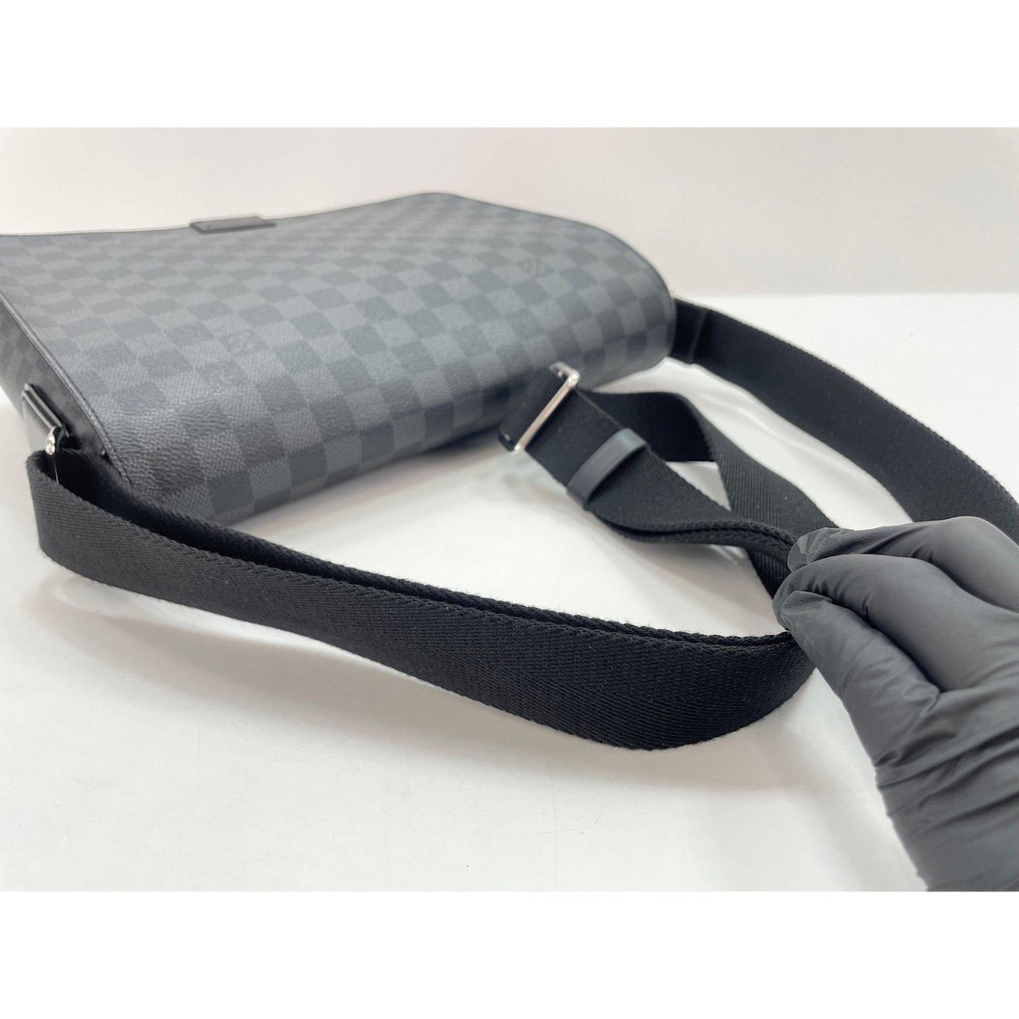 Louis Vuitton Black Shoulder Bag (Pre-Owned)