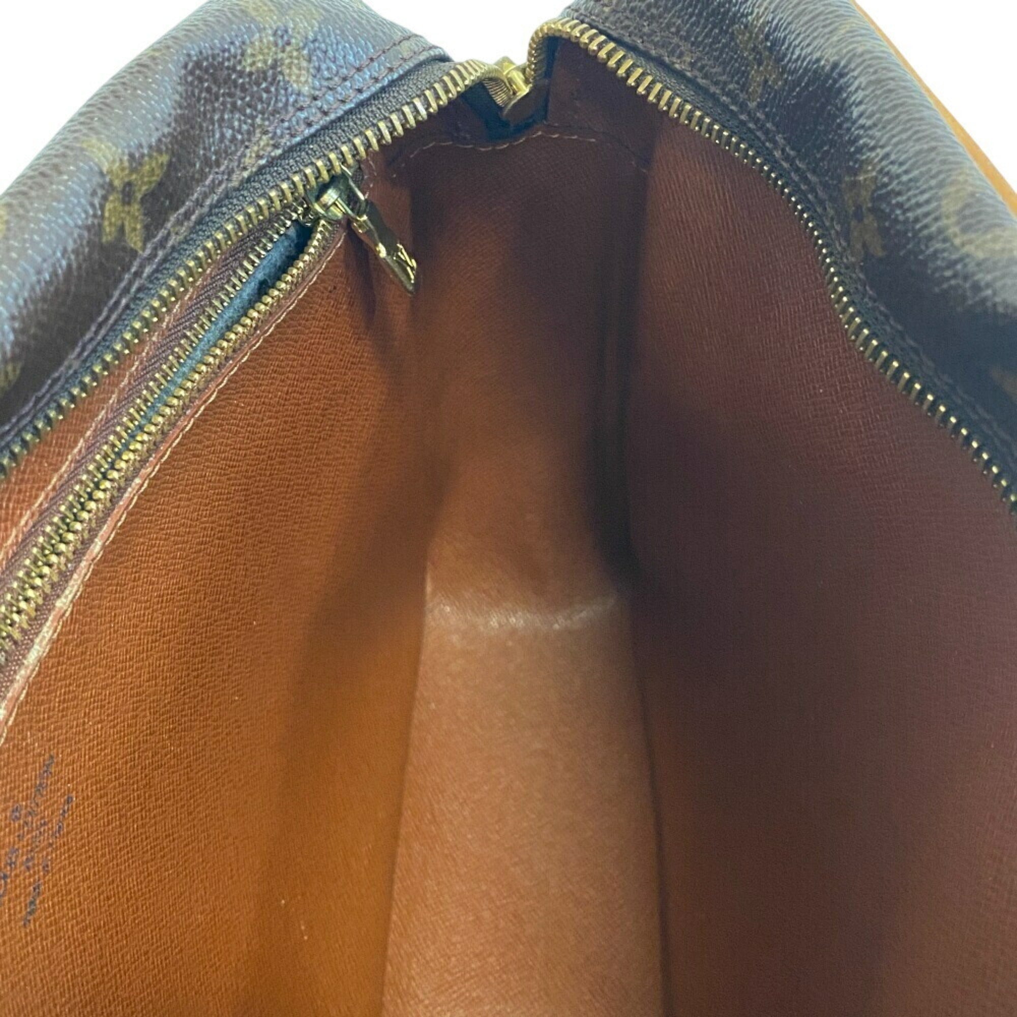 Louis Vuitton Brown Leather Shoulder Bag (Pre-Owned)
