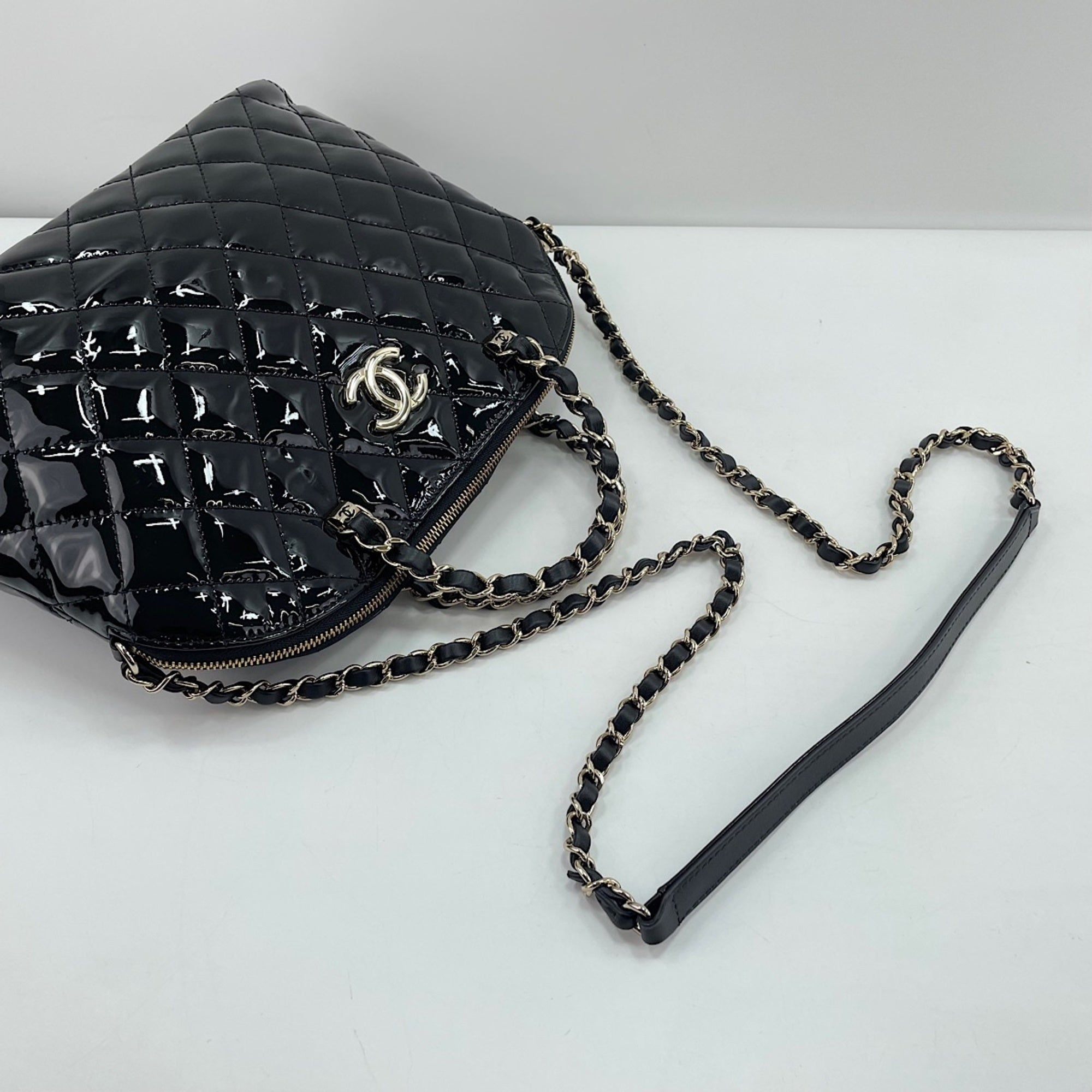 Chanel Black Handbag (Pre-Owned)