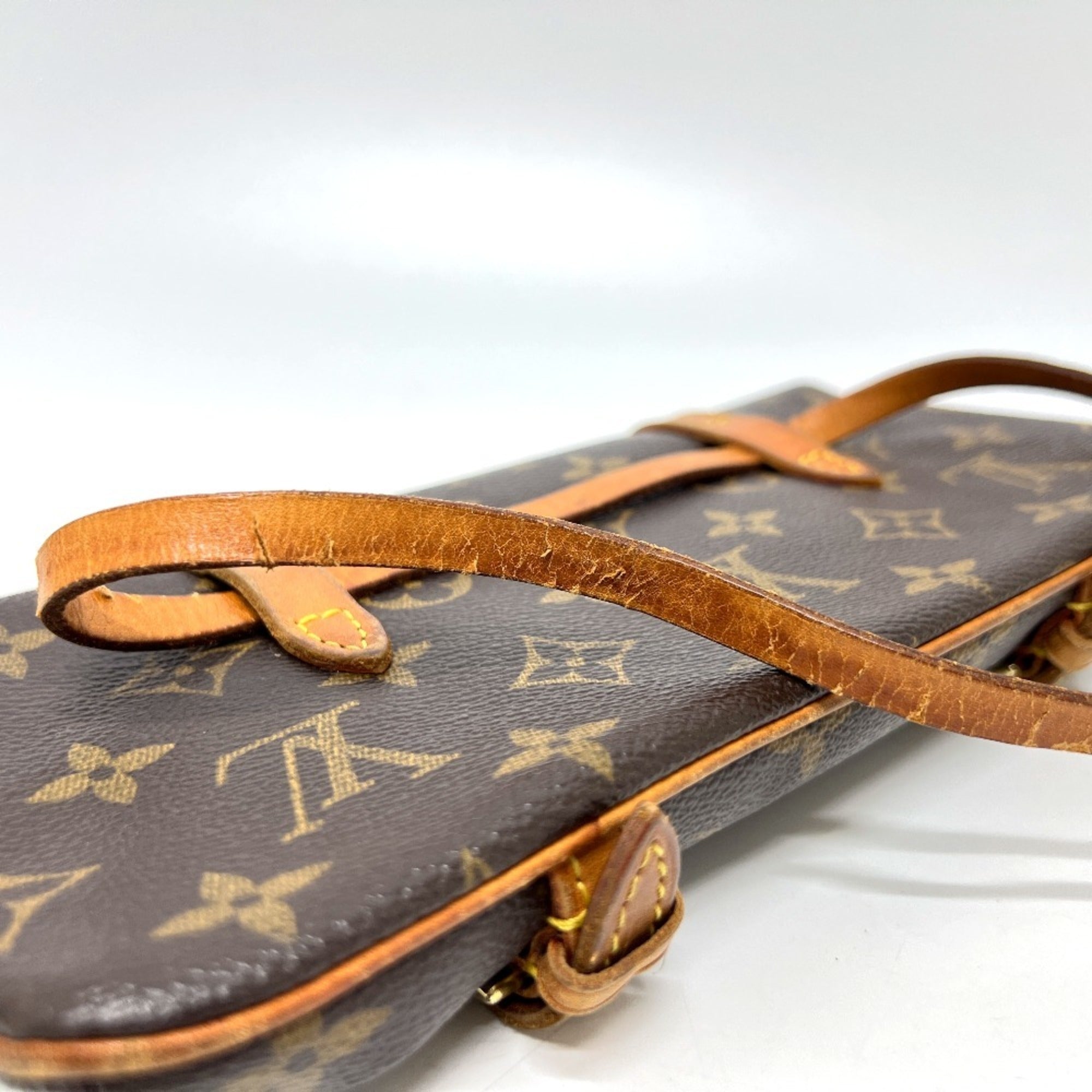 Louis Vuitton Brown Monogram Monogram Pochette Pouch Sling Bag (Pre-Owned)