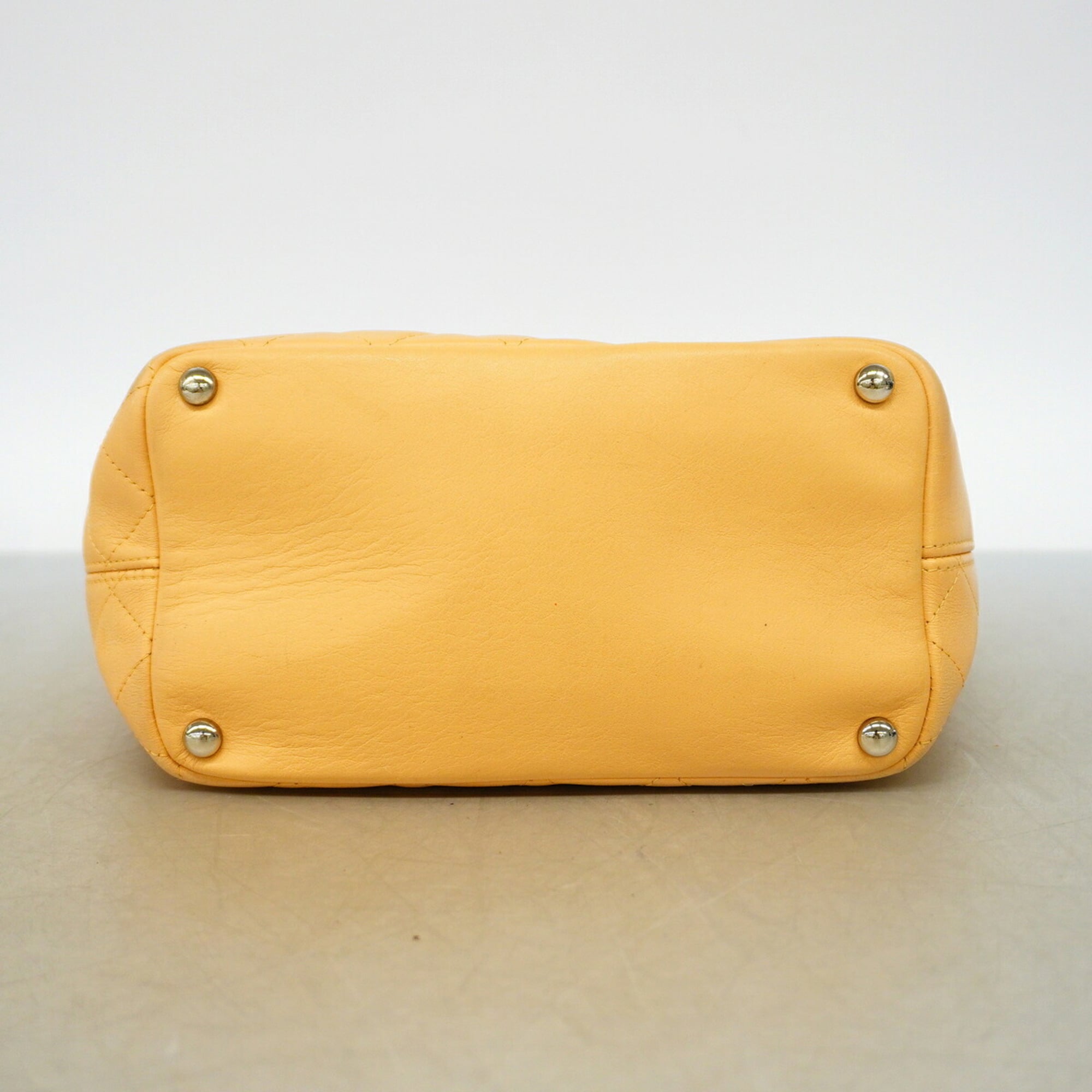 Chanel Beige Leather Tote Bag (Pre-Owned)
