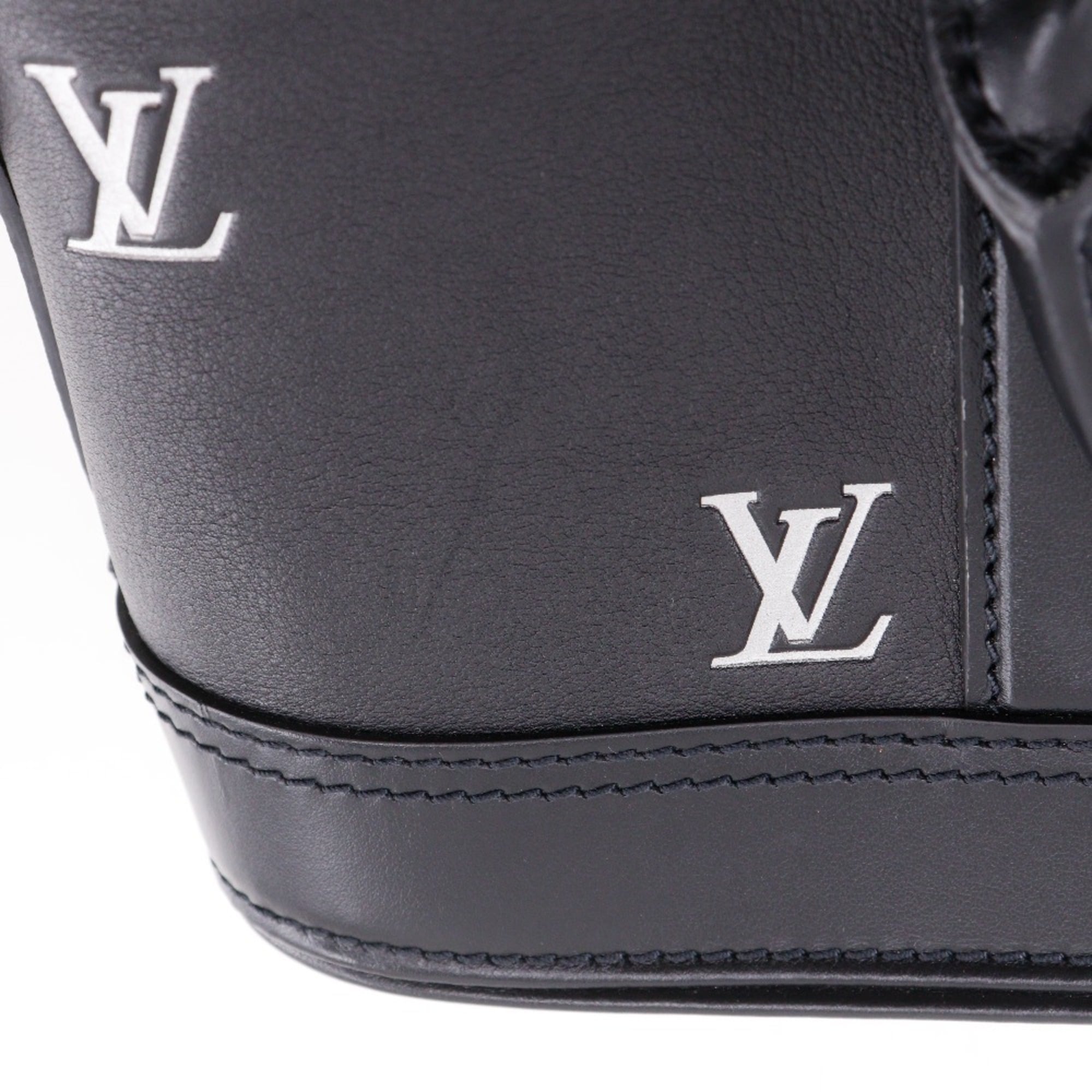 Louis Vuitton Black Leather Handbag (Pre-Owned)