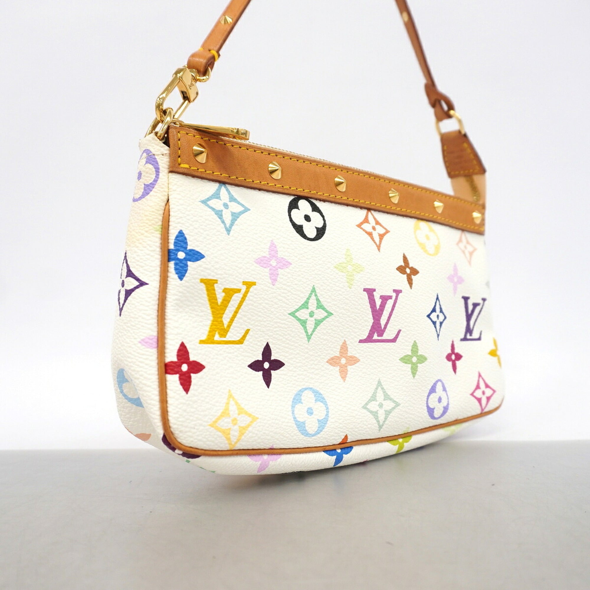 Louis Vuitton Blanc Pouch (Pre-Owned)
