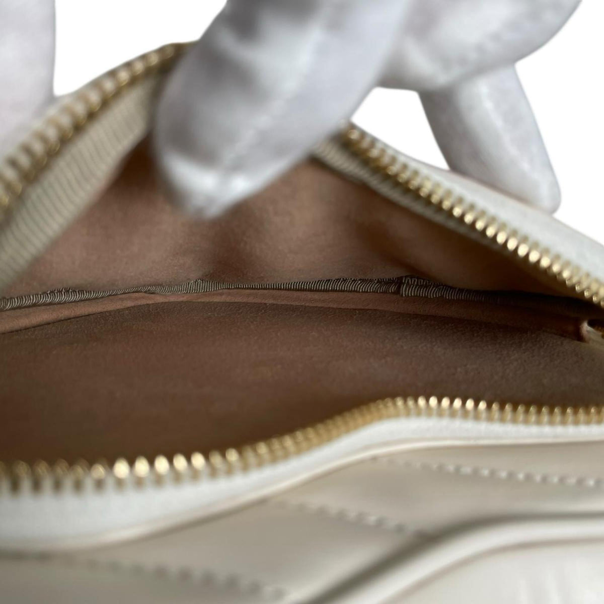 Gucci White Leather Shoulder Bag (Pre-Owned)