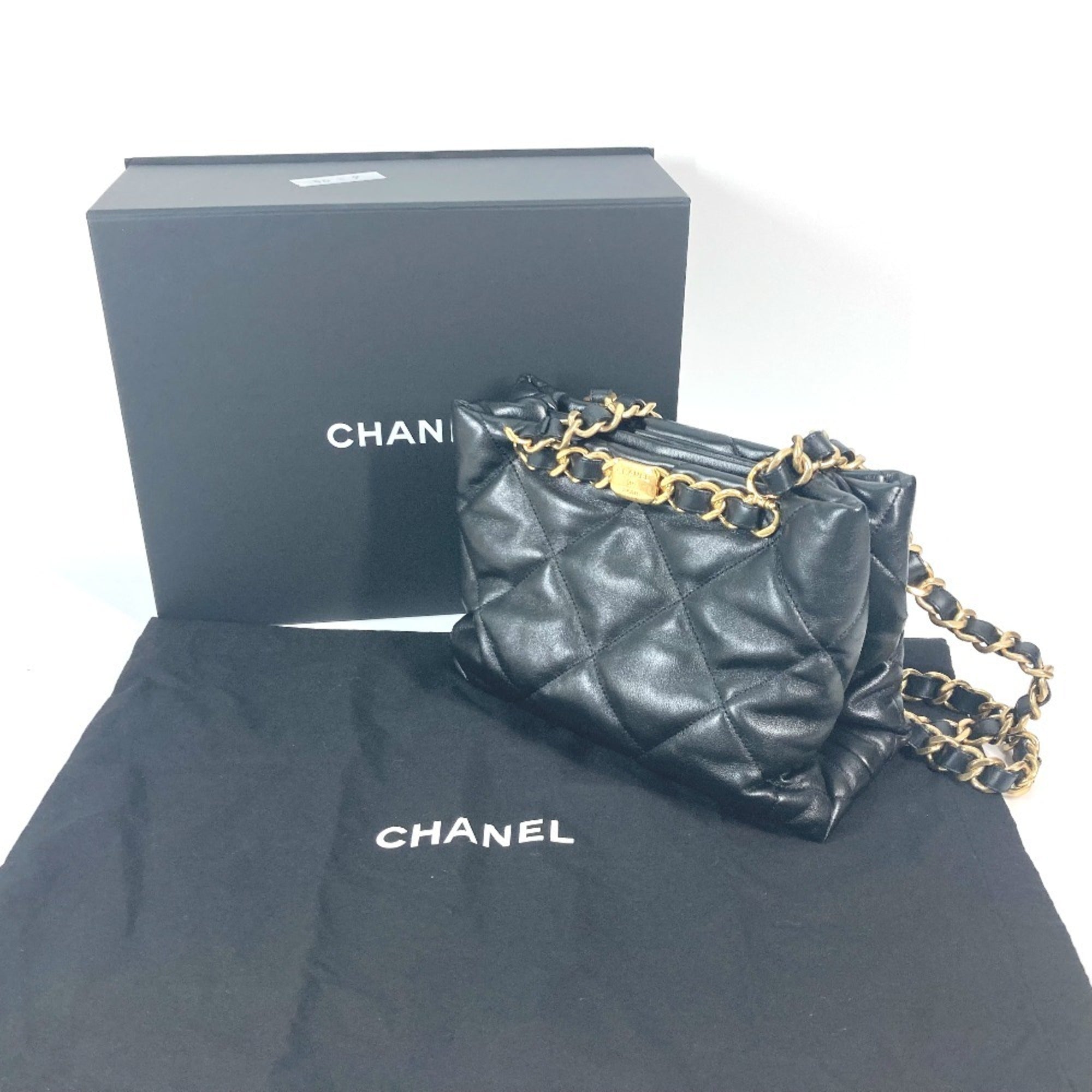 Chanel Black Leather Shoulder Bag (Pre-Owned)