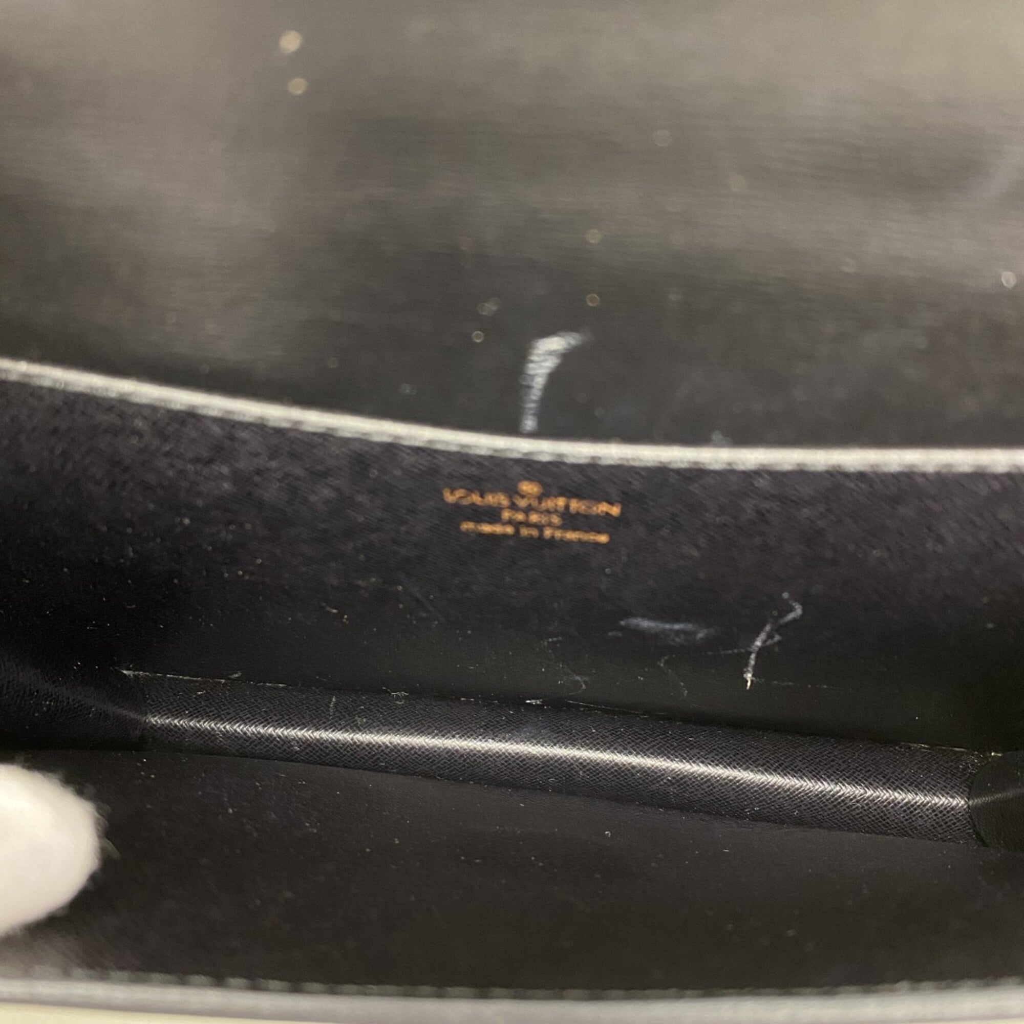 Louis Vuitton Noir Shoulder Bag (Pre-Owned)