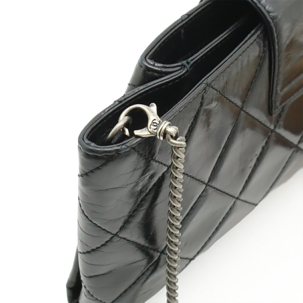 Chanel Black Leather Shoulder Bag (Pre-Owned)