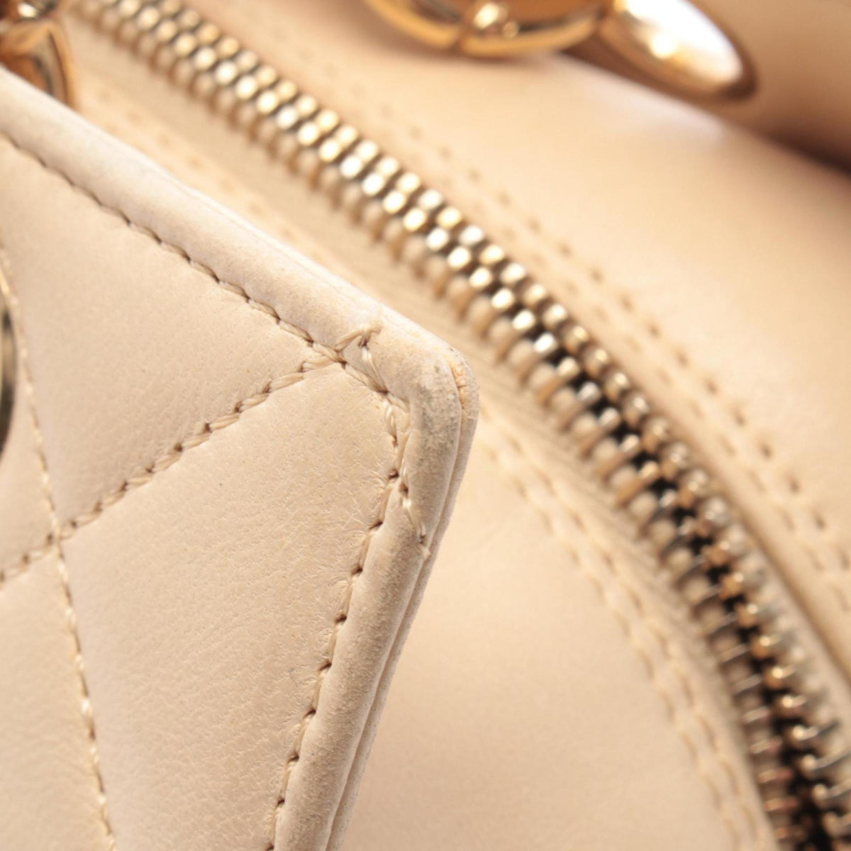 Chanel Beige Leather Handbag Shoulder Bag (Pre-Owned)