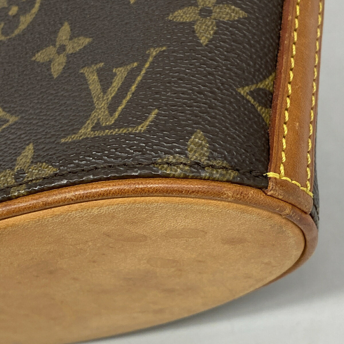 Louis Vuitton Brown Shoulder Bag (Pre-Owned)
