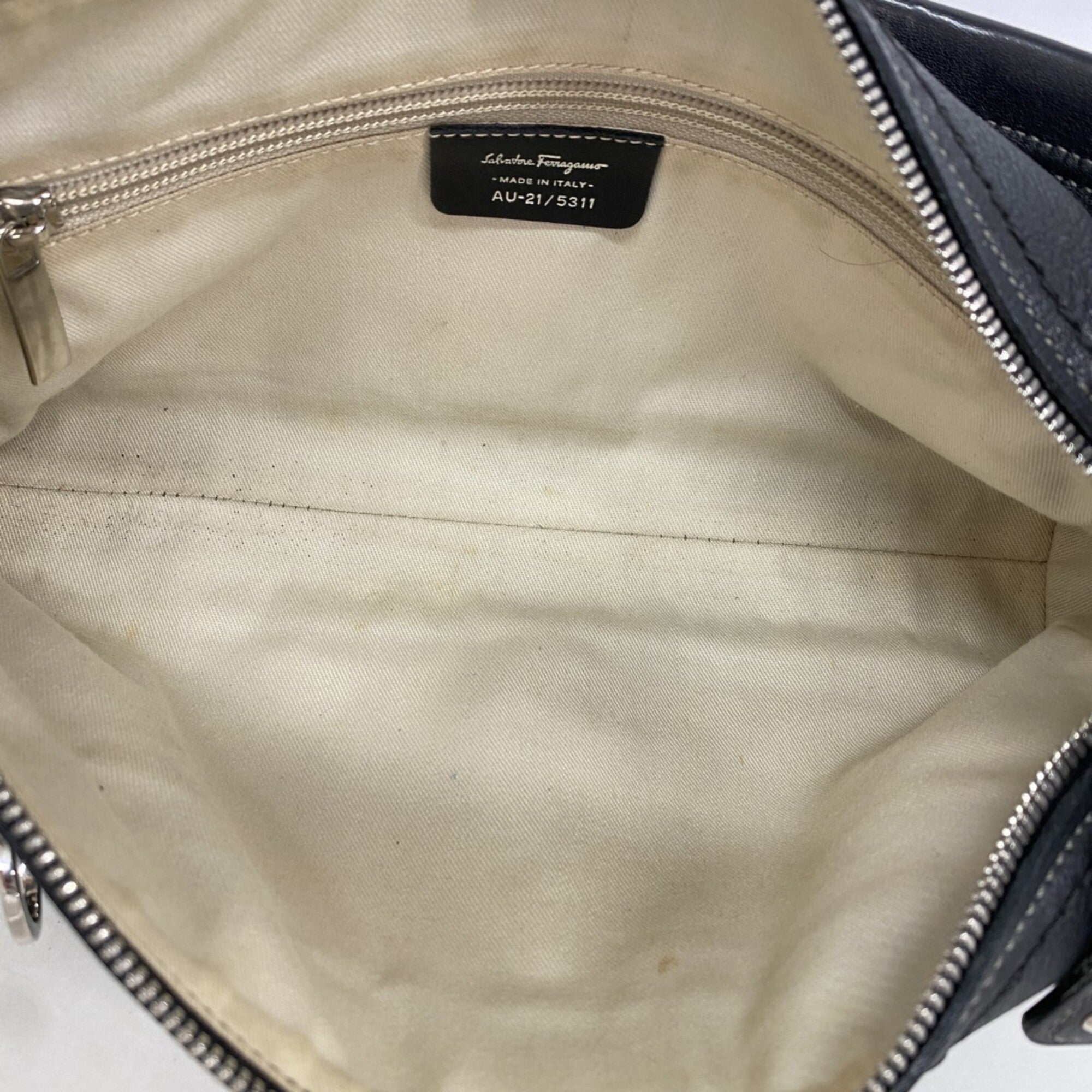 Salvatore Ferragamo Black Leather Handbag (Pre-Owned)
